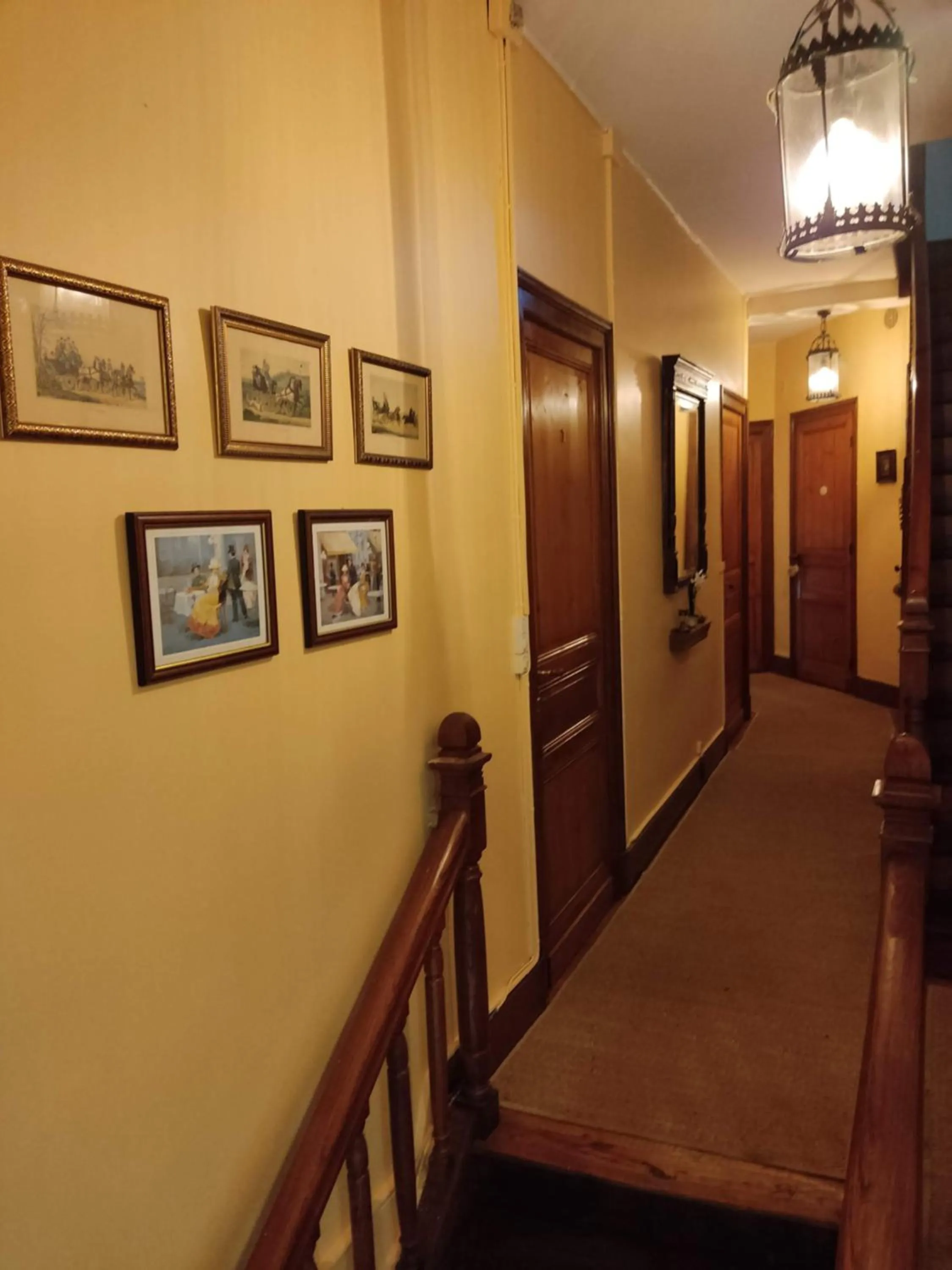 Facade/entrance in L'Entrée Chambres d'Hôtes Bar & Restaurant