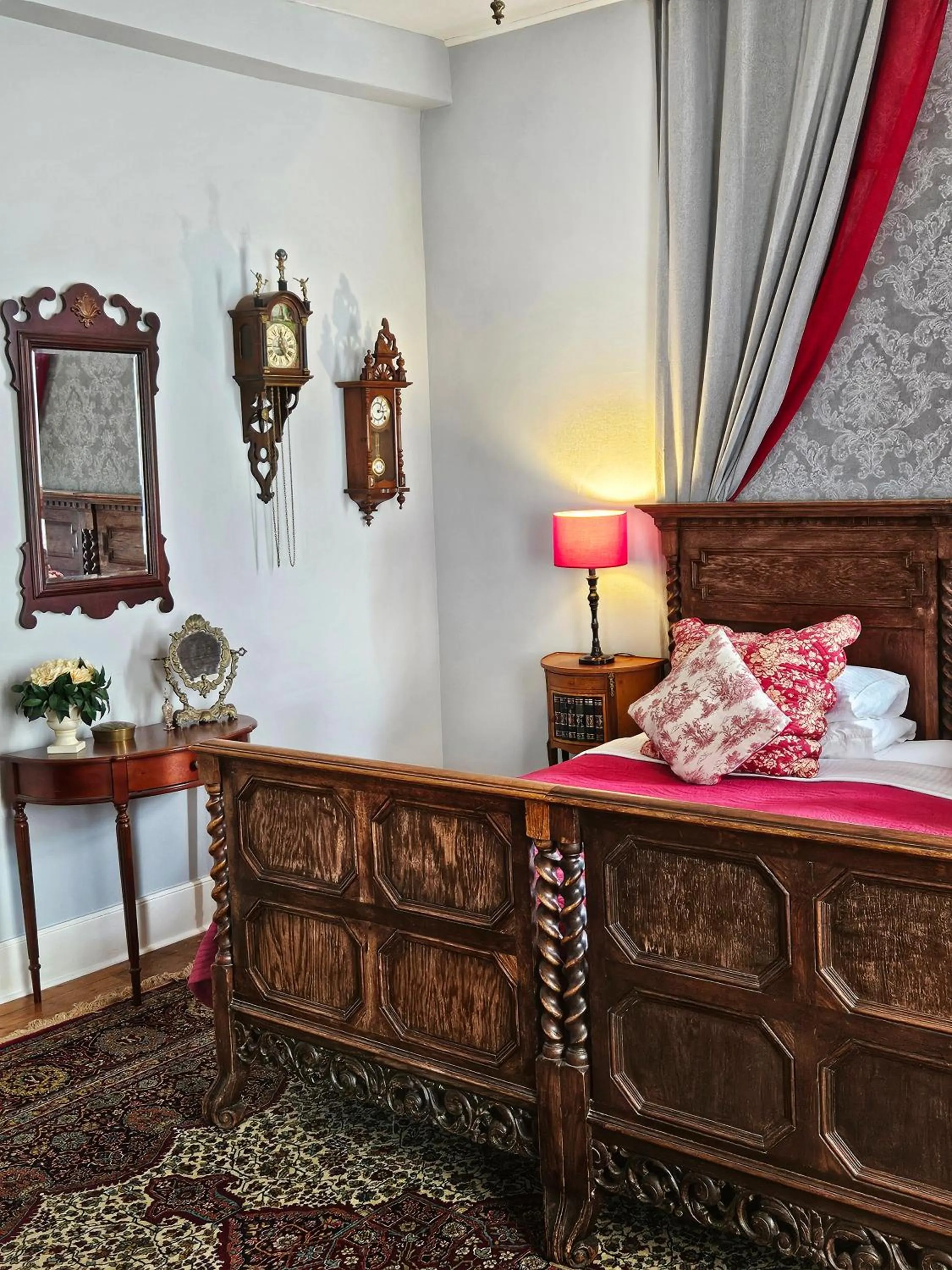 Bedroom in L'Entrée Chambres d'Hôtes Bar & Restaurant