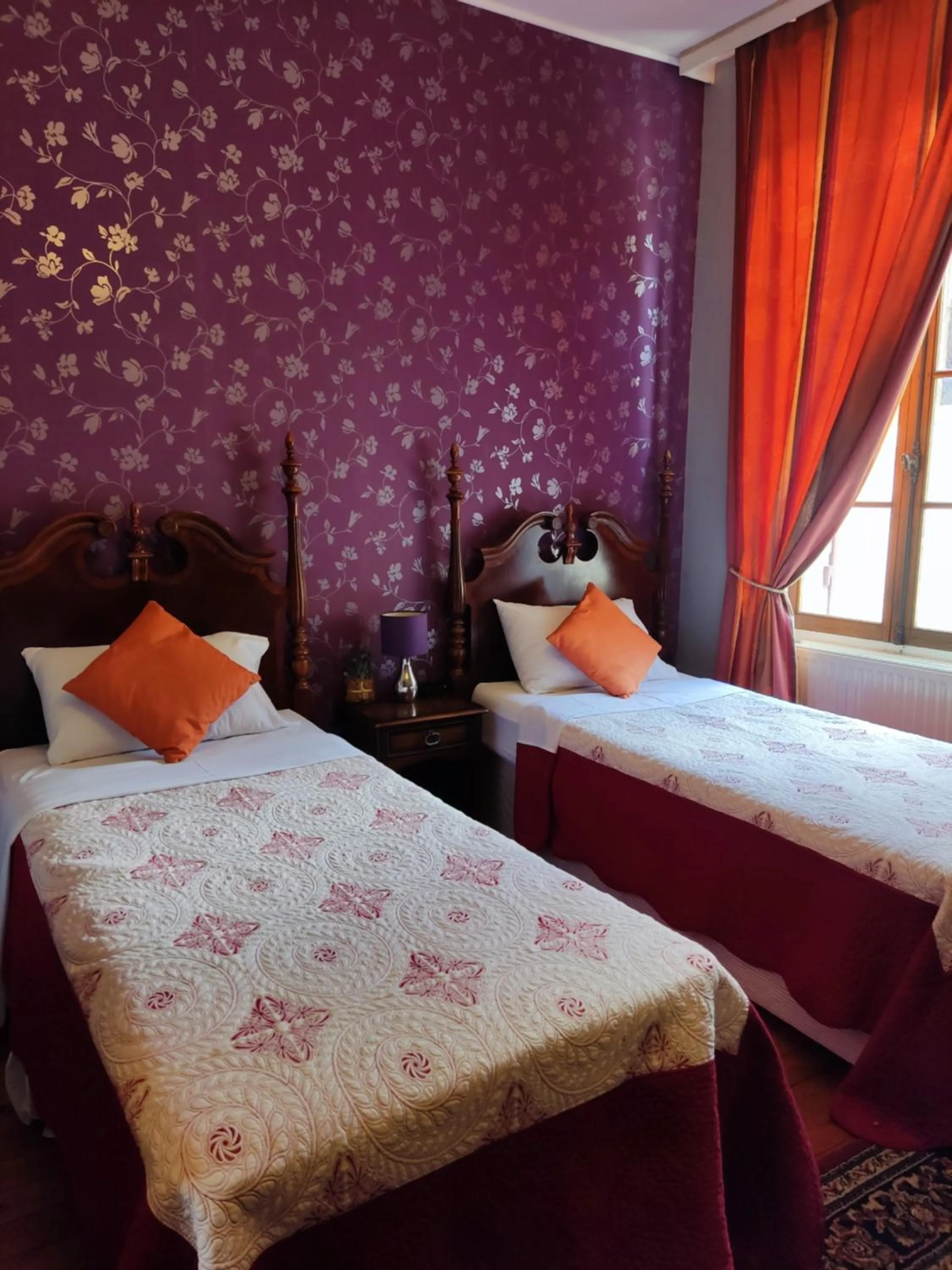 Bedroom in L'Entrée Chambres d'Hôtes Bar & Restaurant