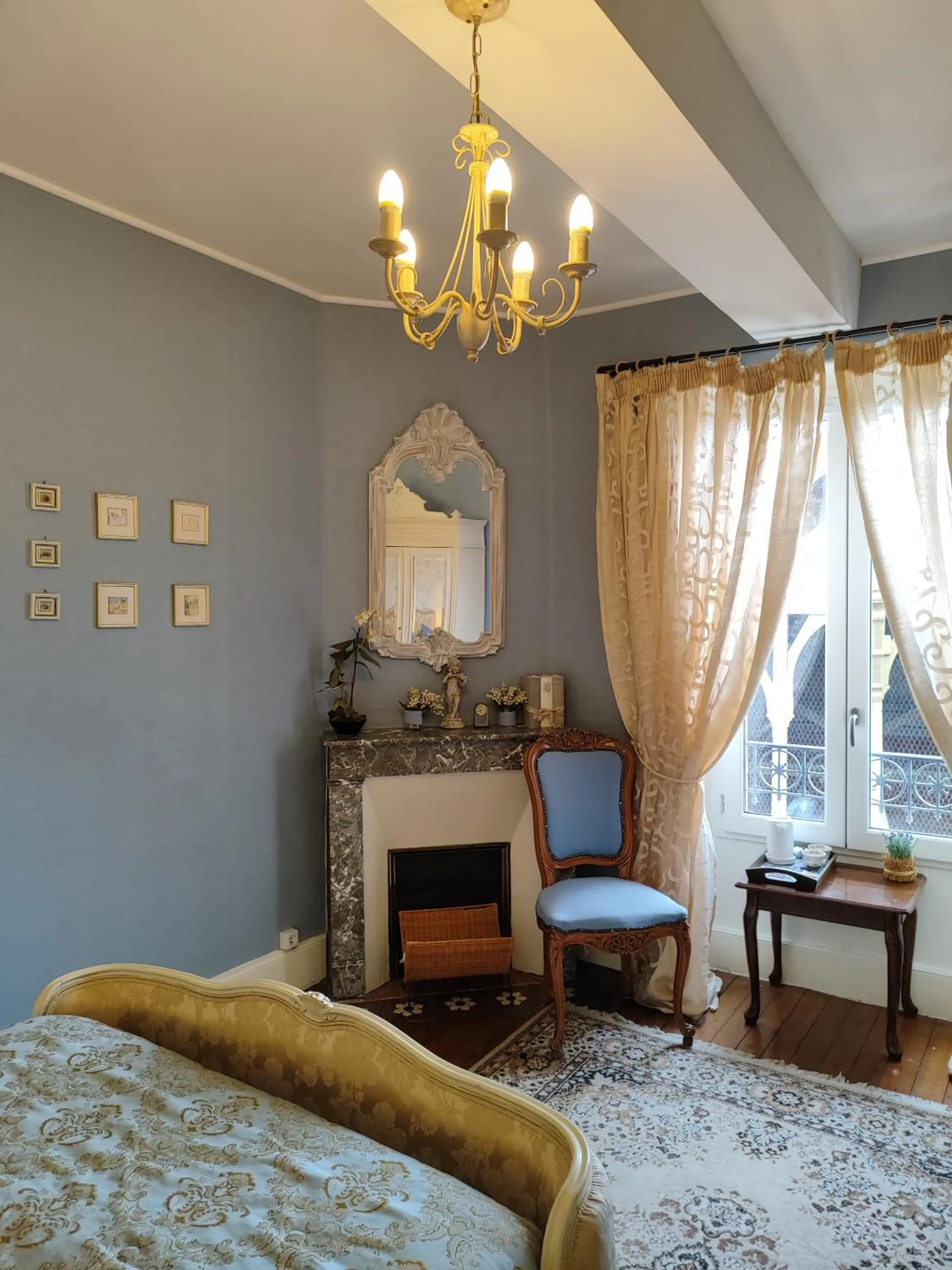 Photo of the whole room in L'Entrée Chambres d'Hôtes Bar & Restaurant