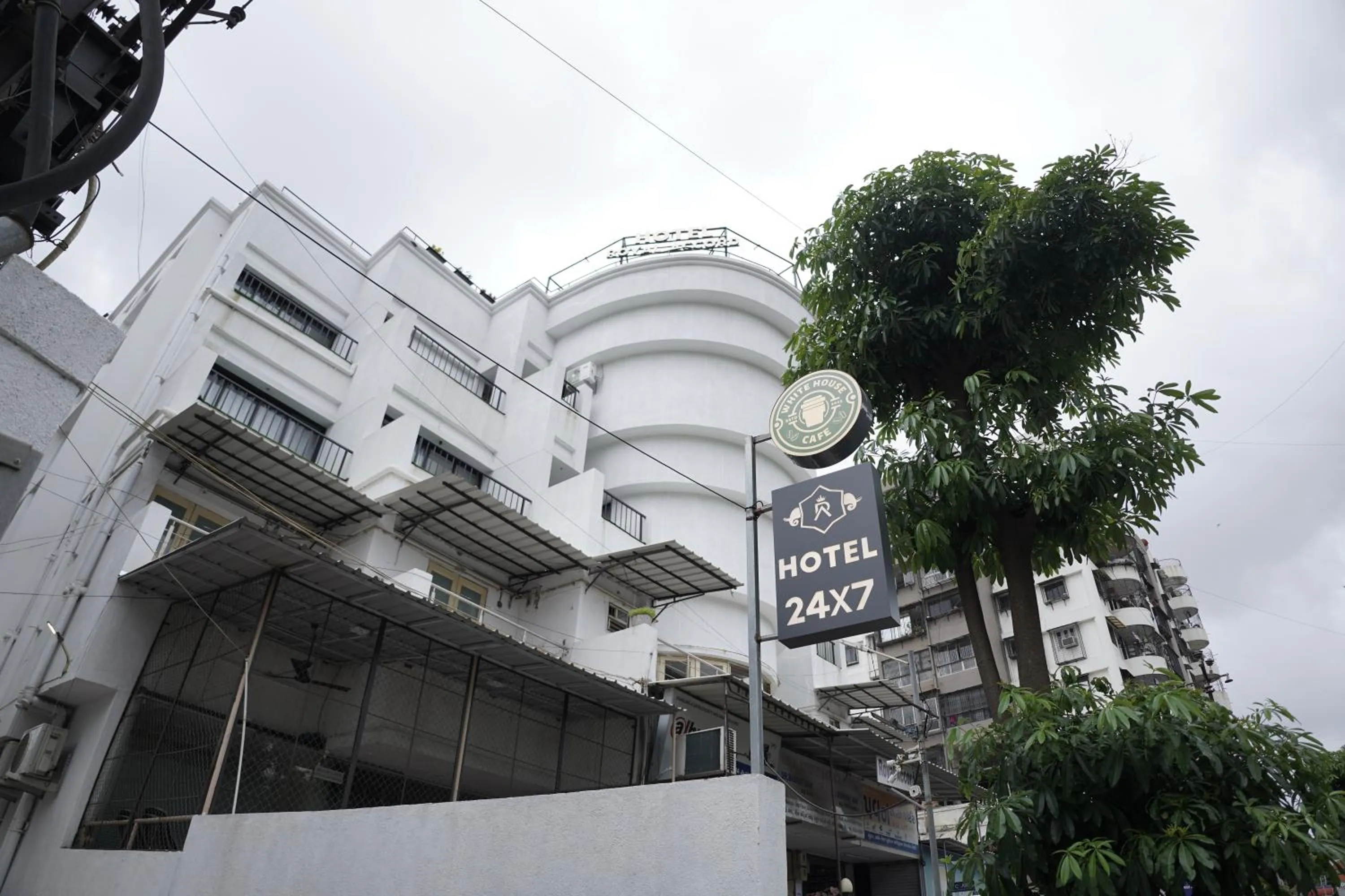 Facade/entrance in Hotel Royal Accord