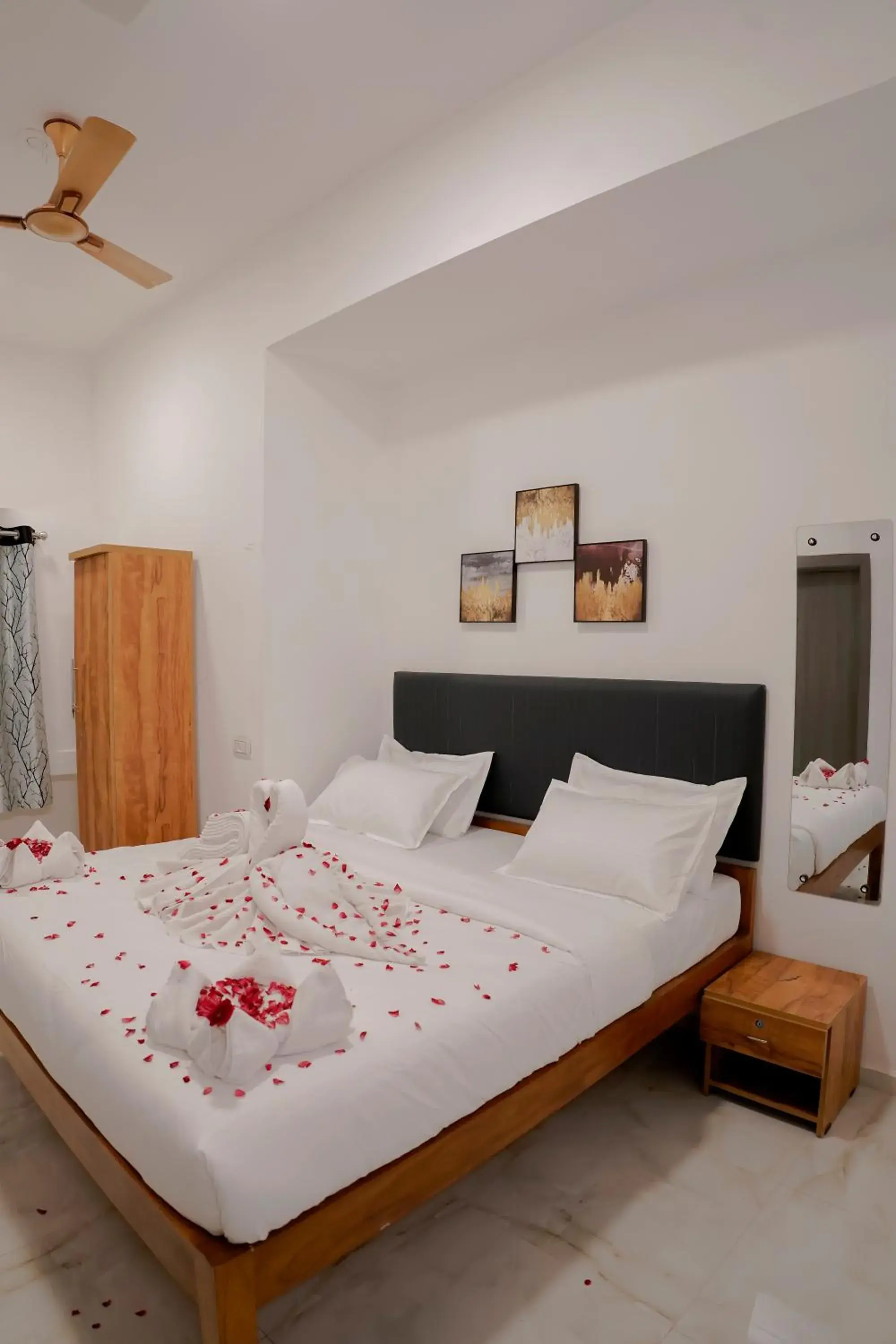 Deluxe Room in Hotel Royal Accord Deluxe Room in Hotel Royal Accord