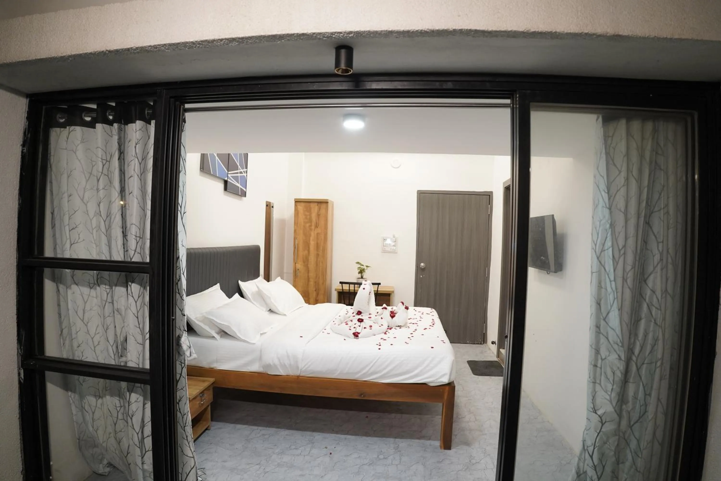 Bedroom, Bed in Hotel Royal Accord