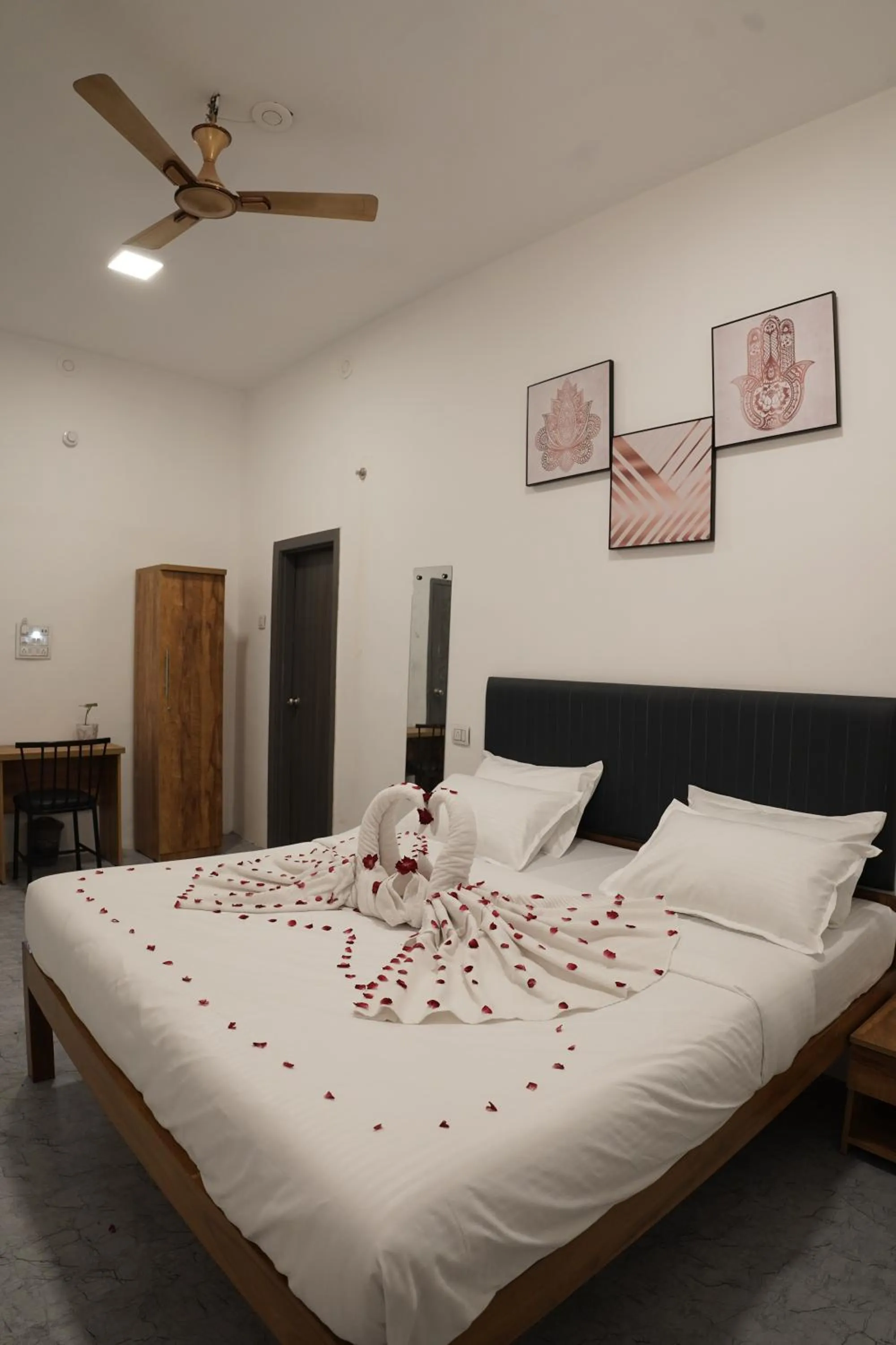 Bed in Hotel Royal Accord