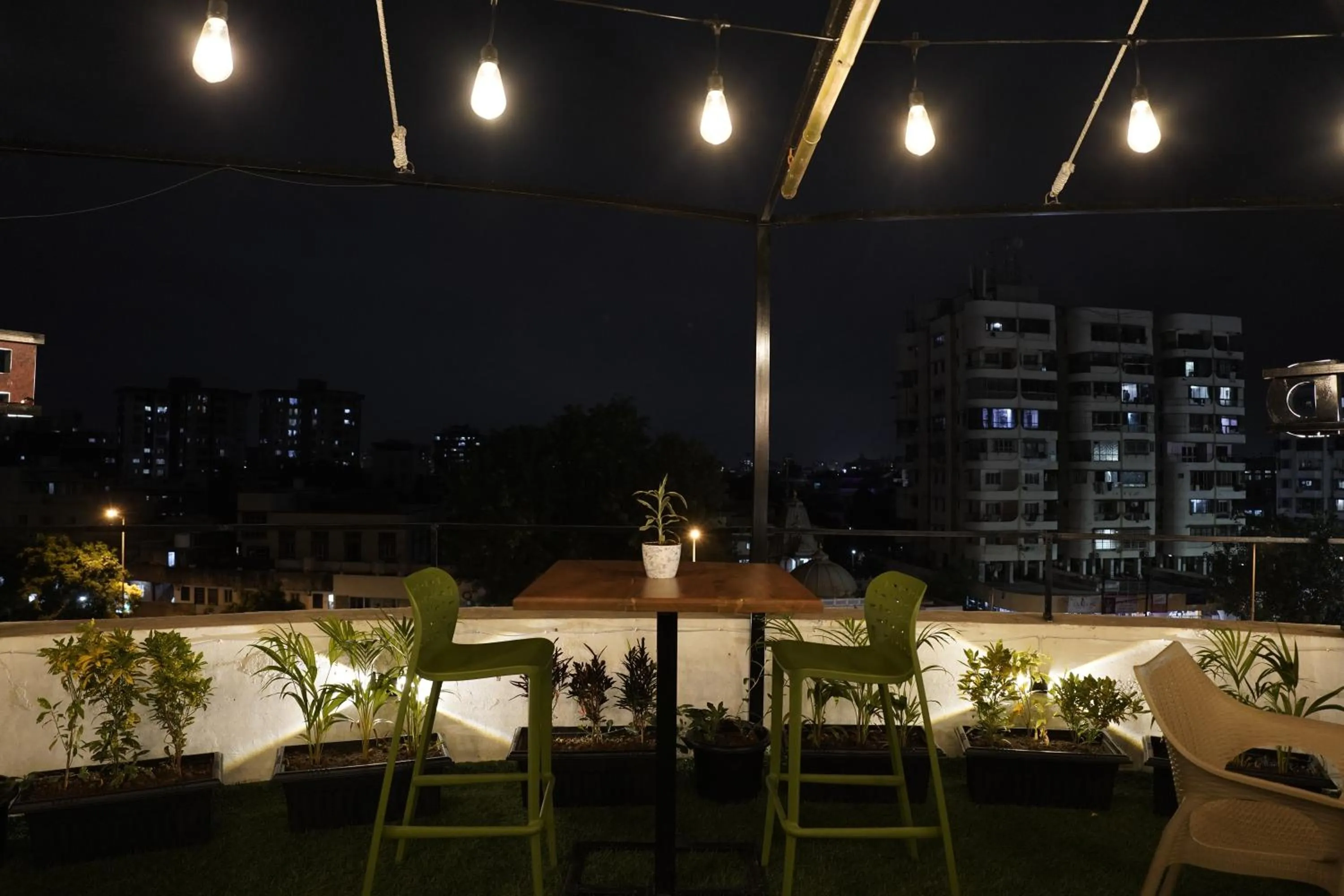 Restaurant/places to eat in Hotel Royal Accord