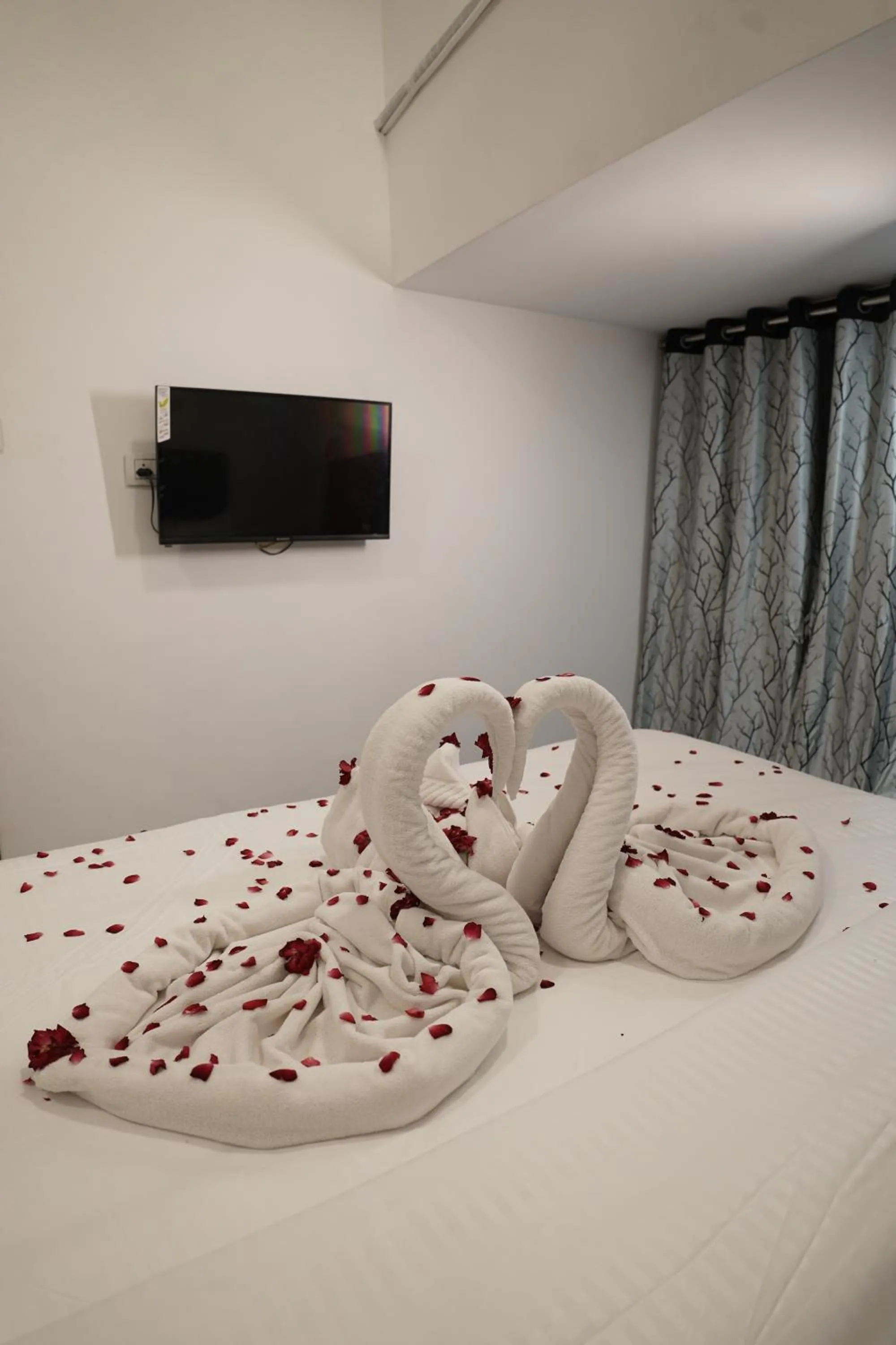 Bedroom, Bed in Hotel Royal Accord