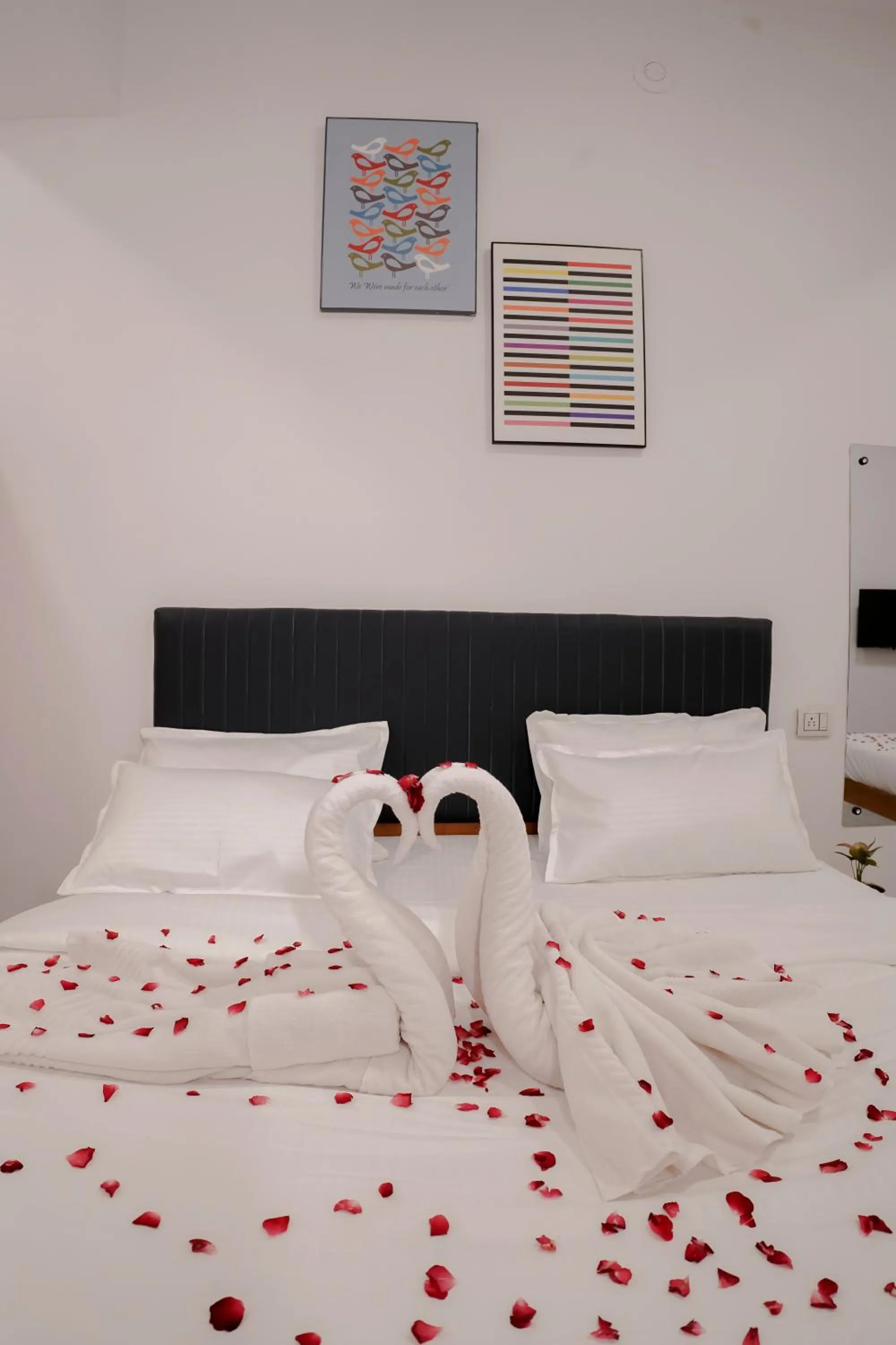 room service, Bed in Hotel Royal Accord