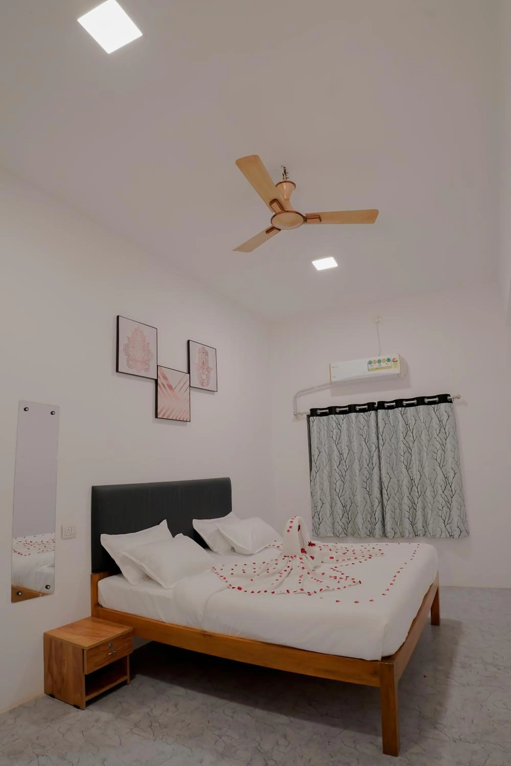 Bedroom, Bed in Hotel Royal Accord