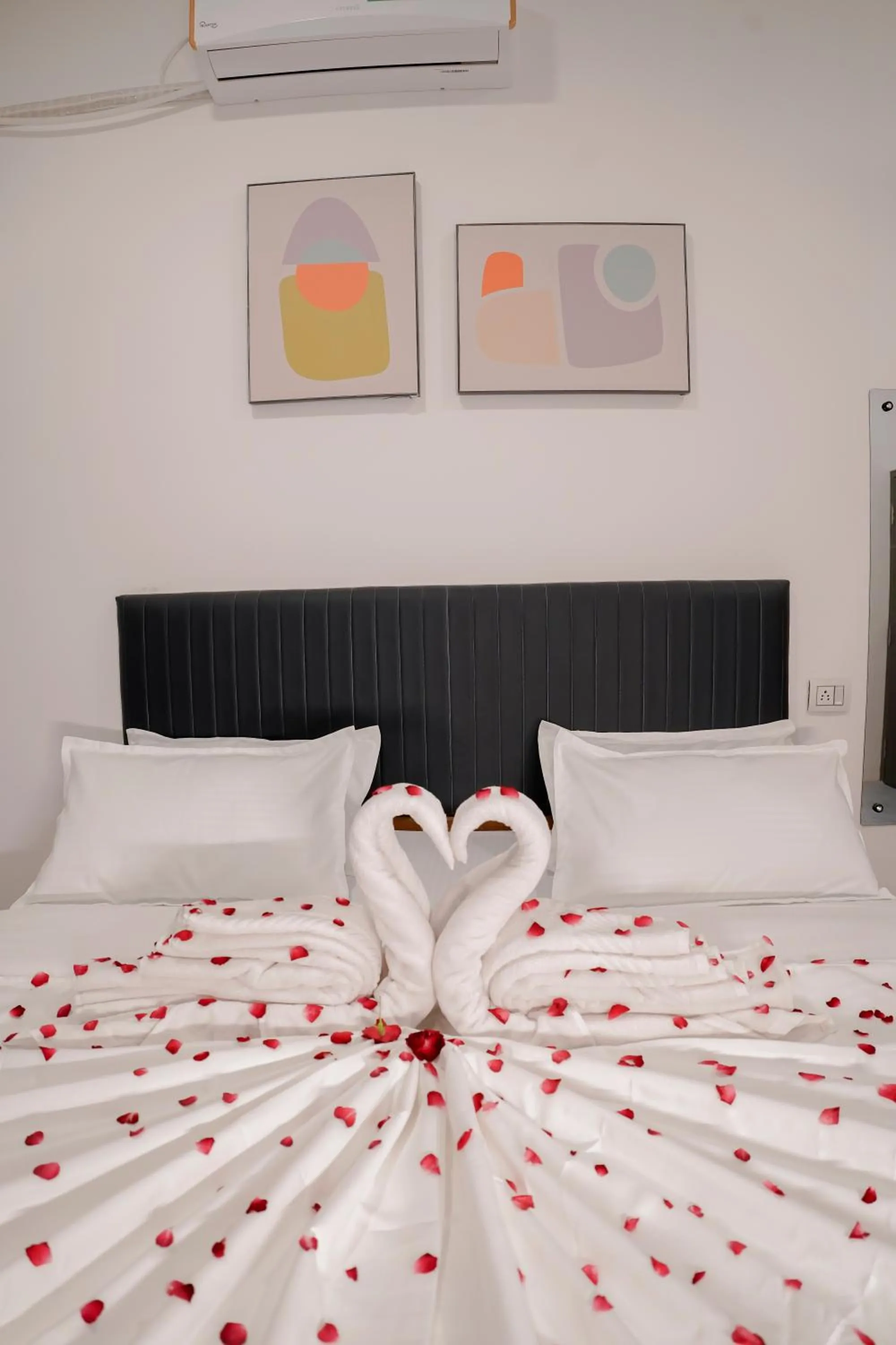 Bedroom, Bed in Hotel Royal Accord