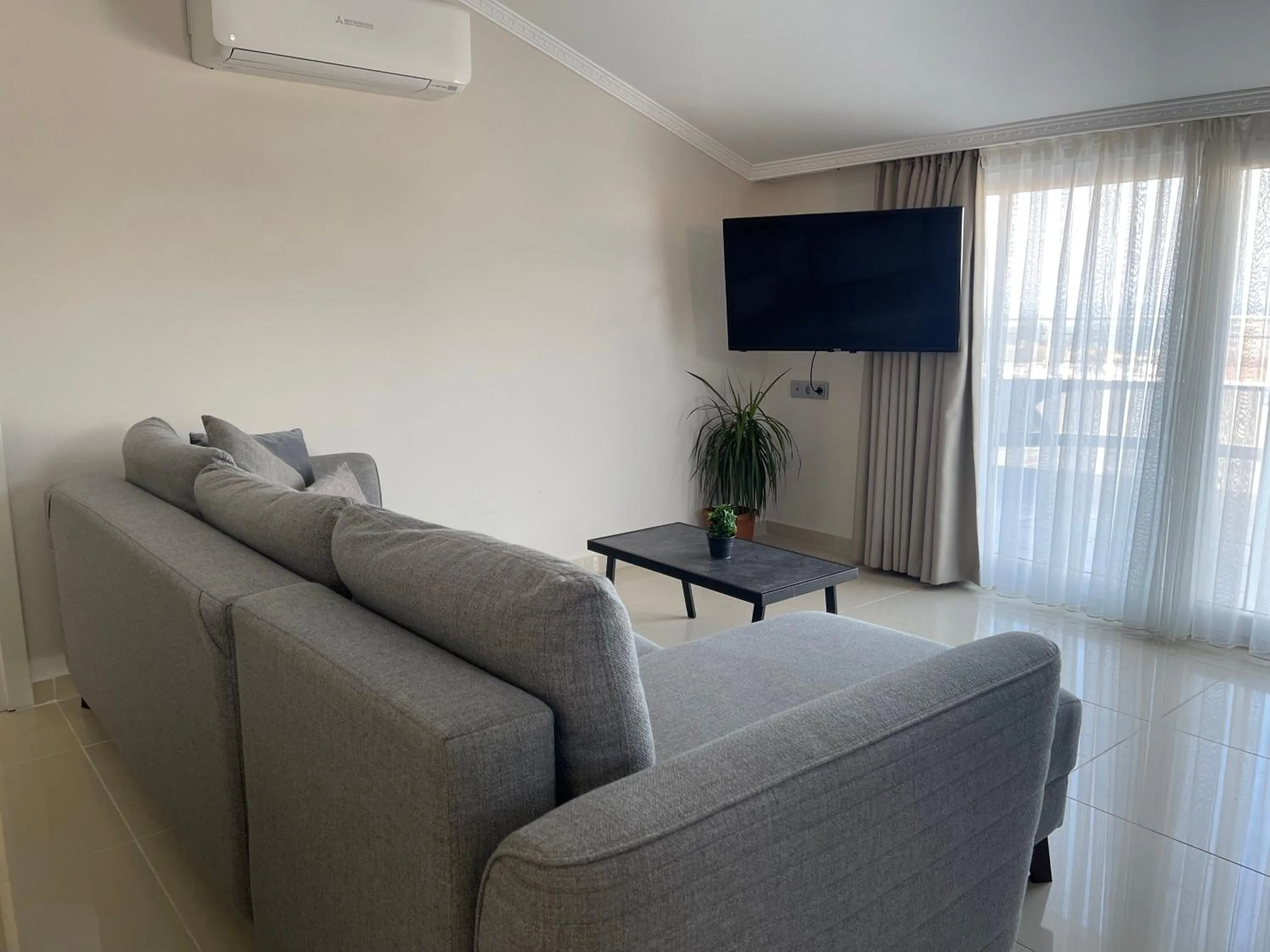 Communal lounge/ TV room in Soul House Kuşadası