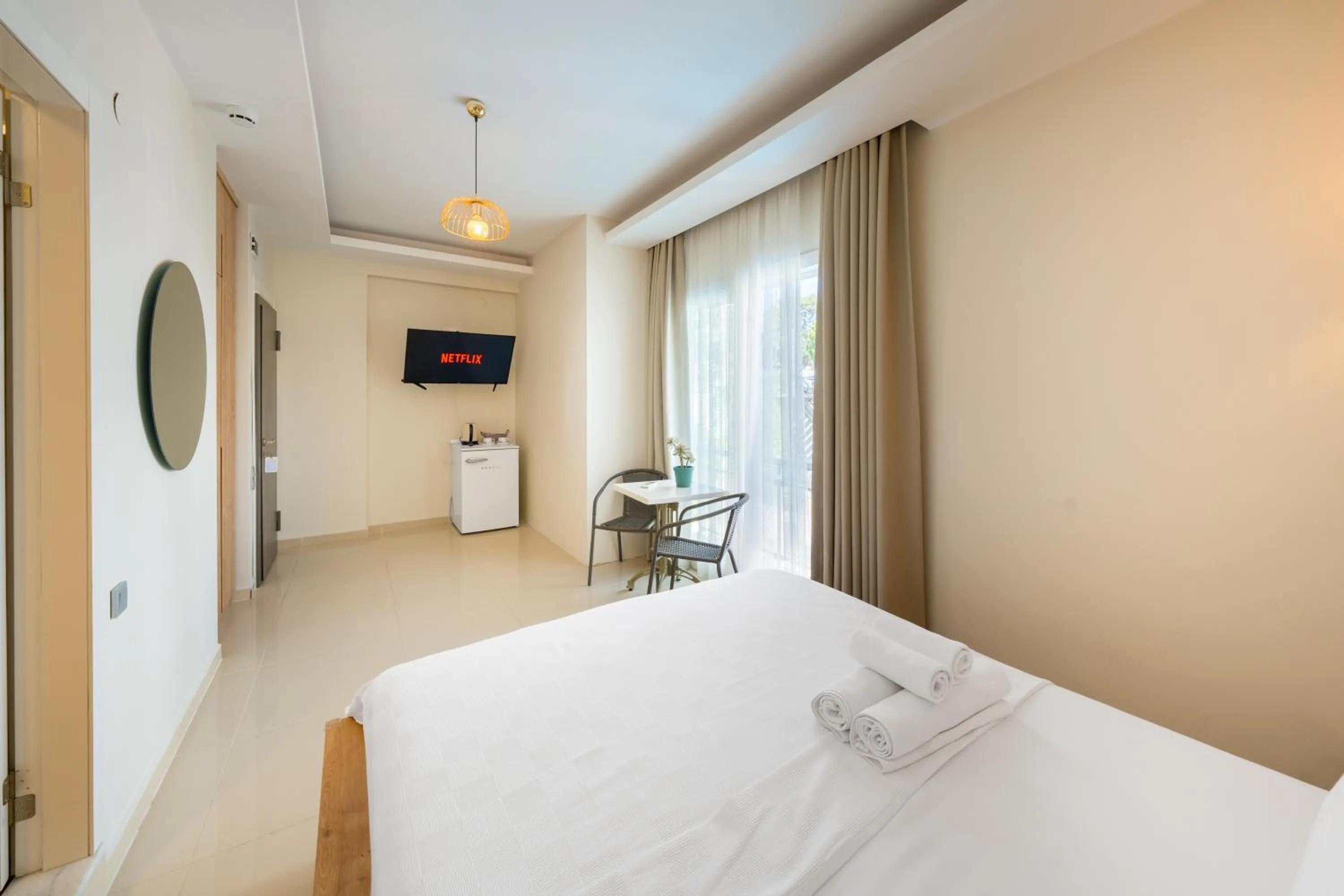 Photo of the whole room, Bed in Soul House Kuşadası