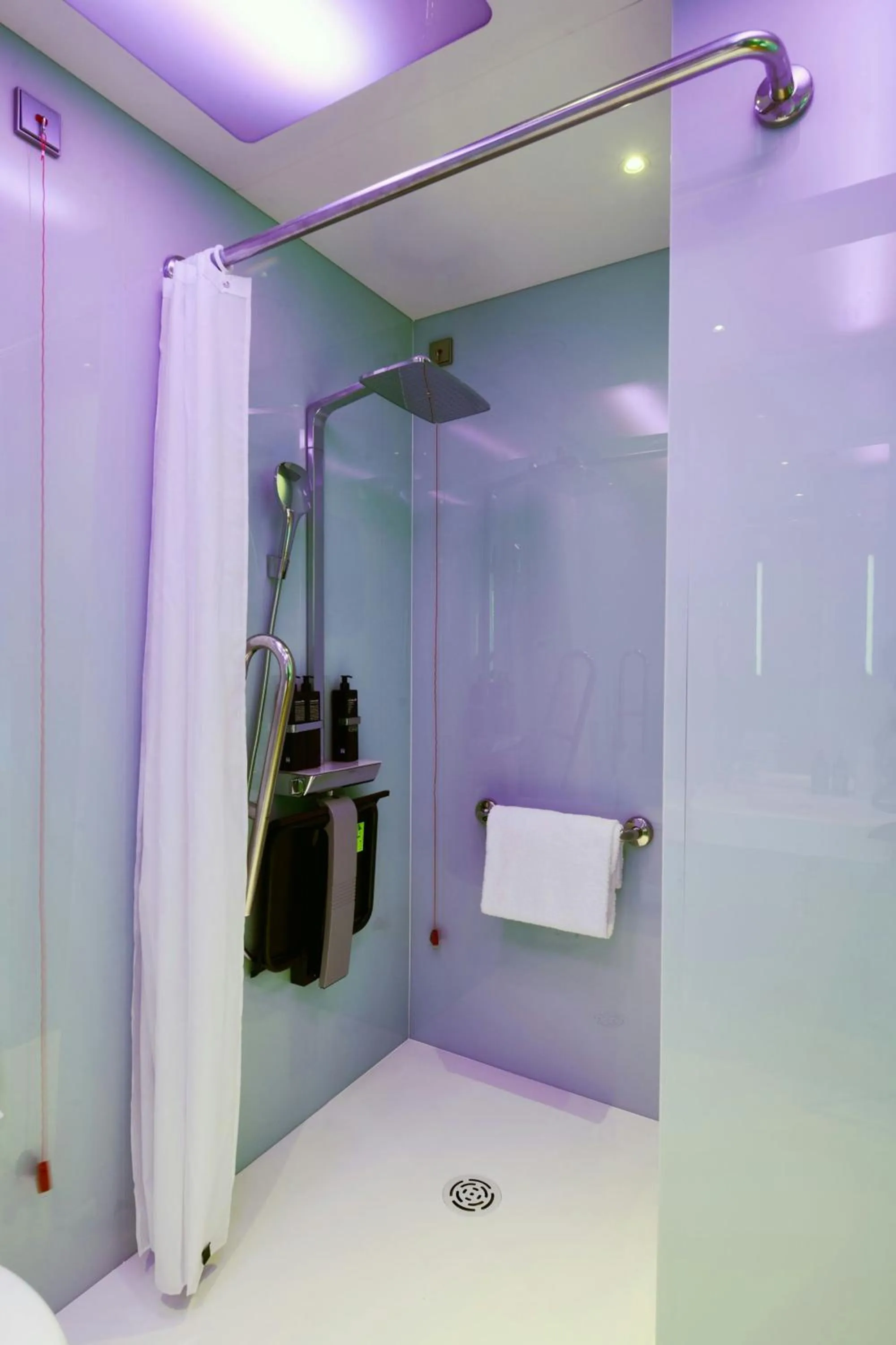 Bedroom in citizenM Rome Isola Tiberina