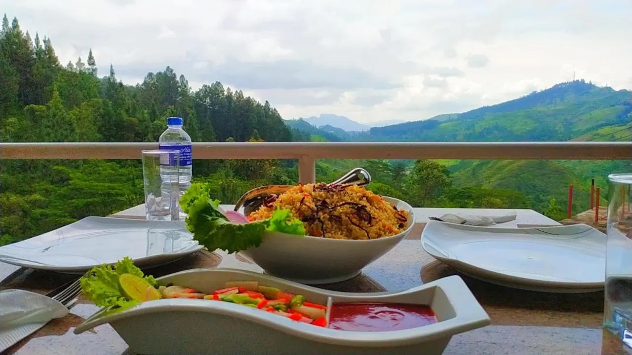 Dining area in Lassana Holiday Bungalow