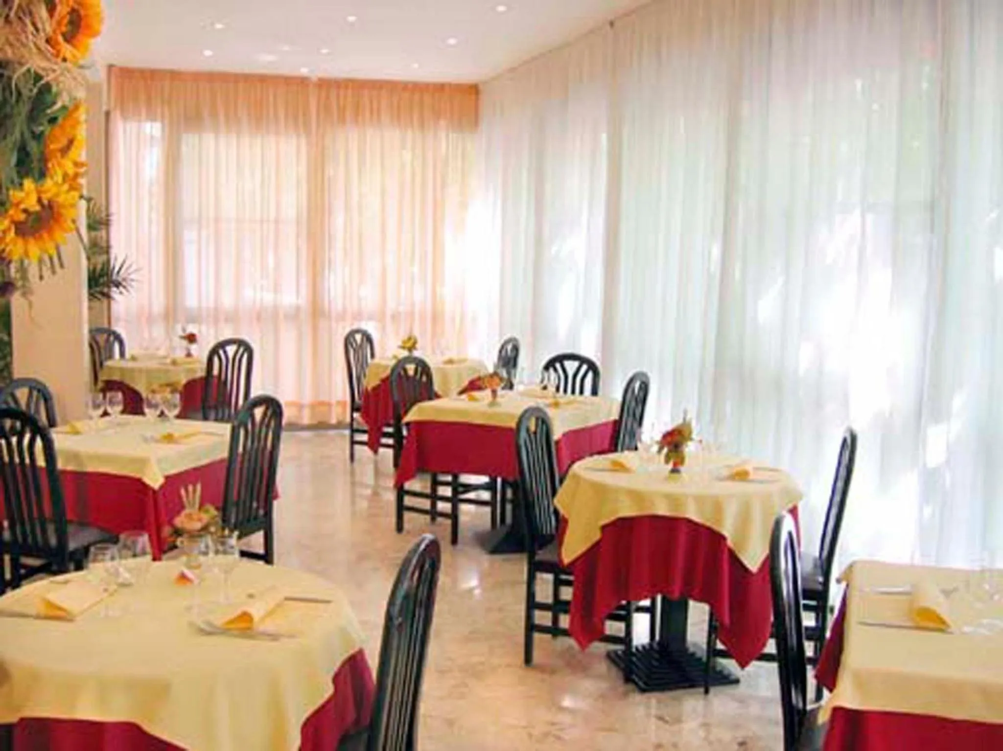 Restaurant/places to eat in Hotel Busignani