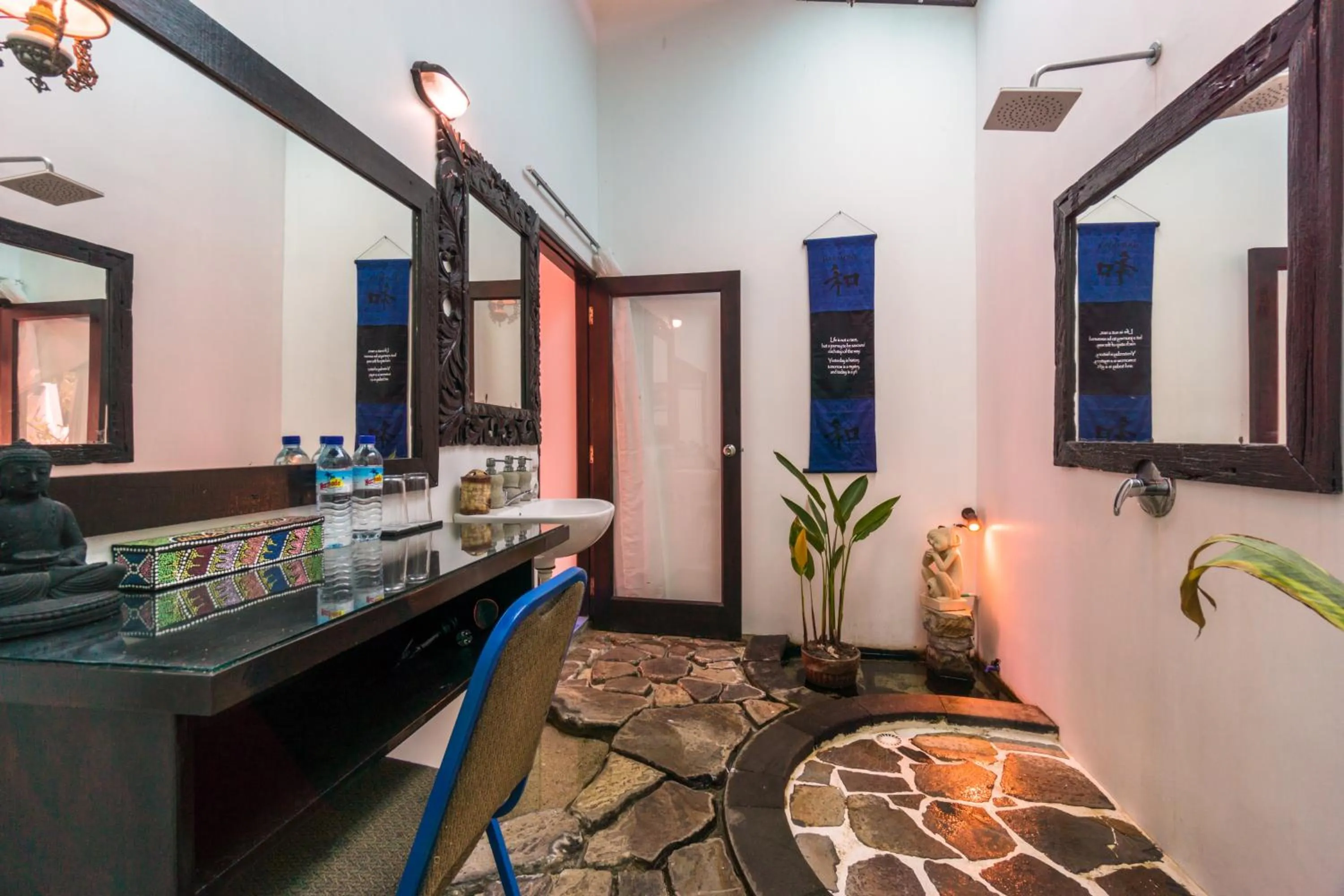 Toilet in Ambary House Gili Trawangan- 2 BR Private Villa, Pool