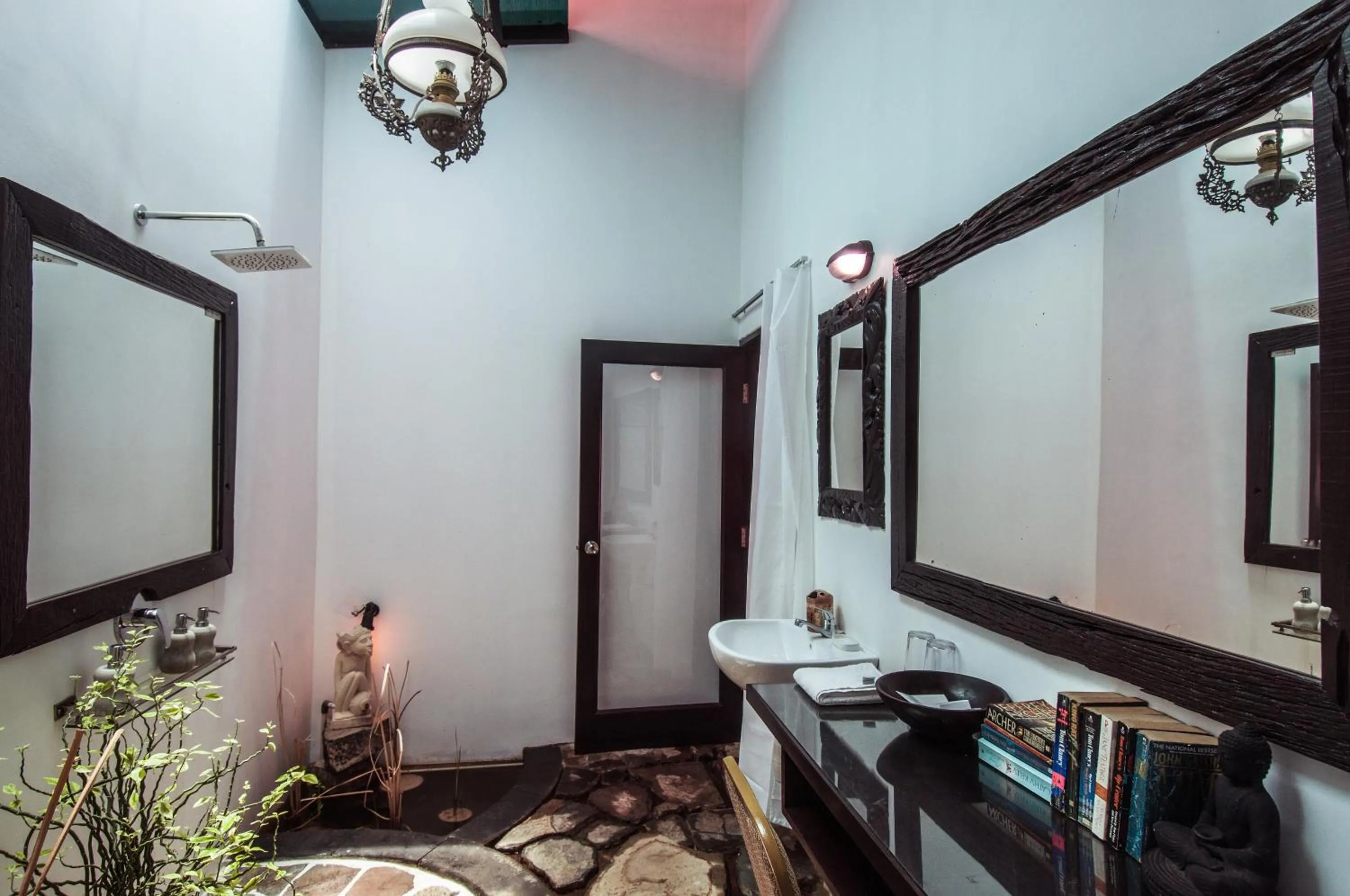 Toilet in Ambary House Gili Trawangan- 2 BR Private Villa, Pool