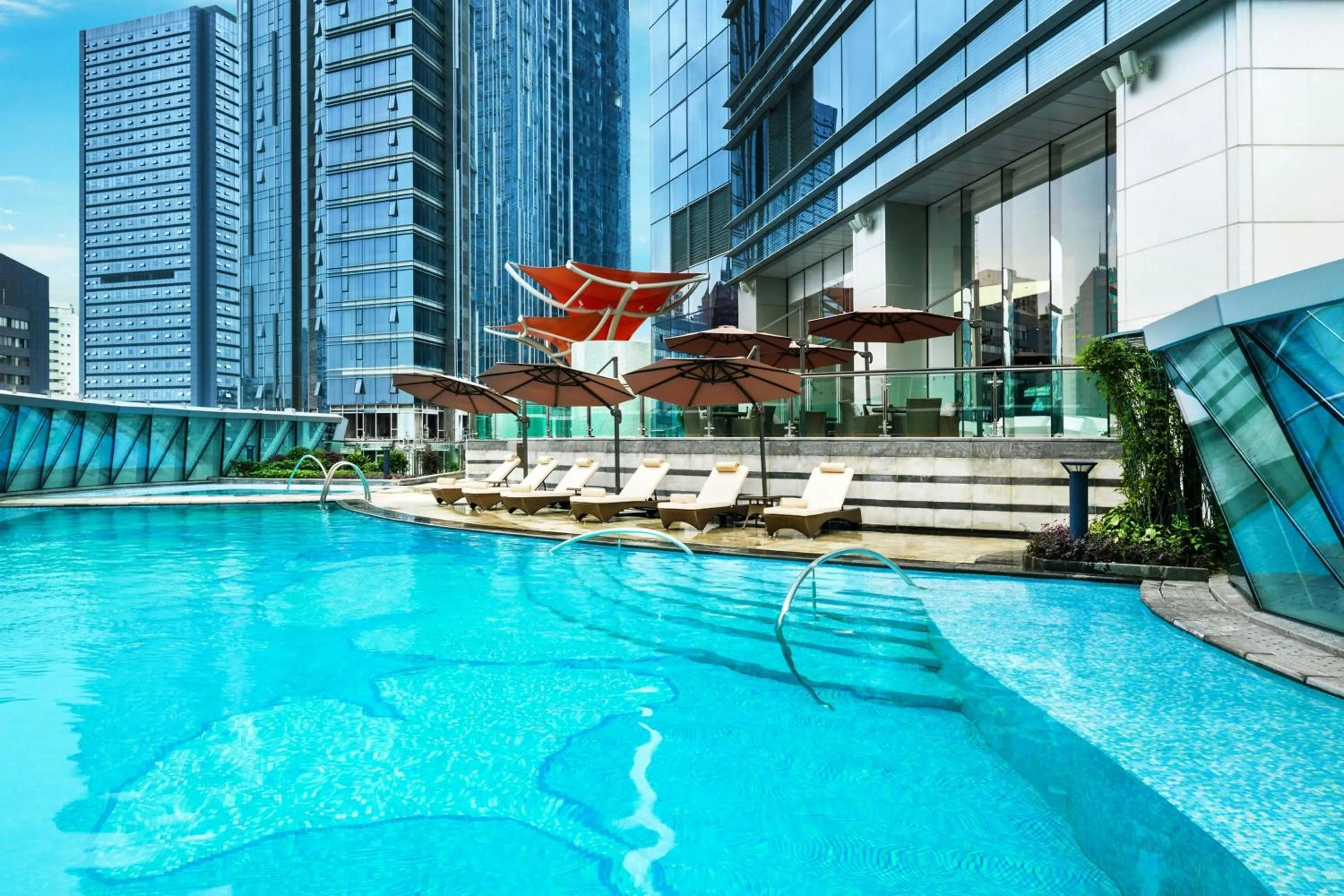 Swimming pool in The St. Regis Chengdu