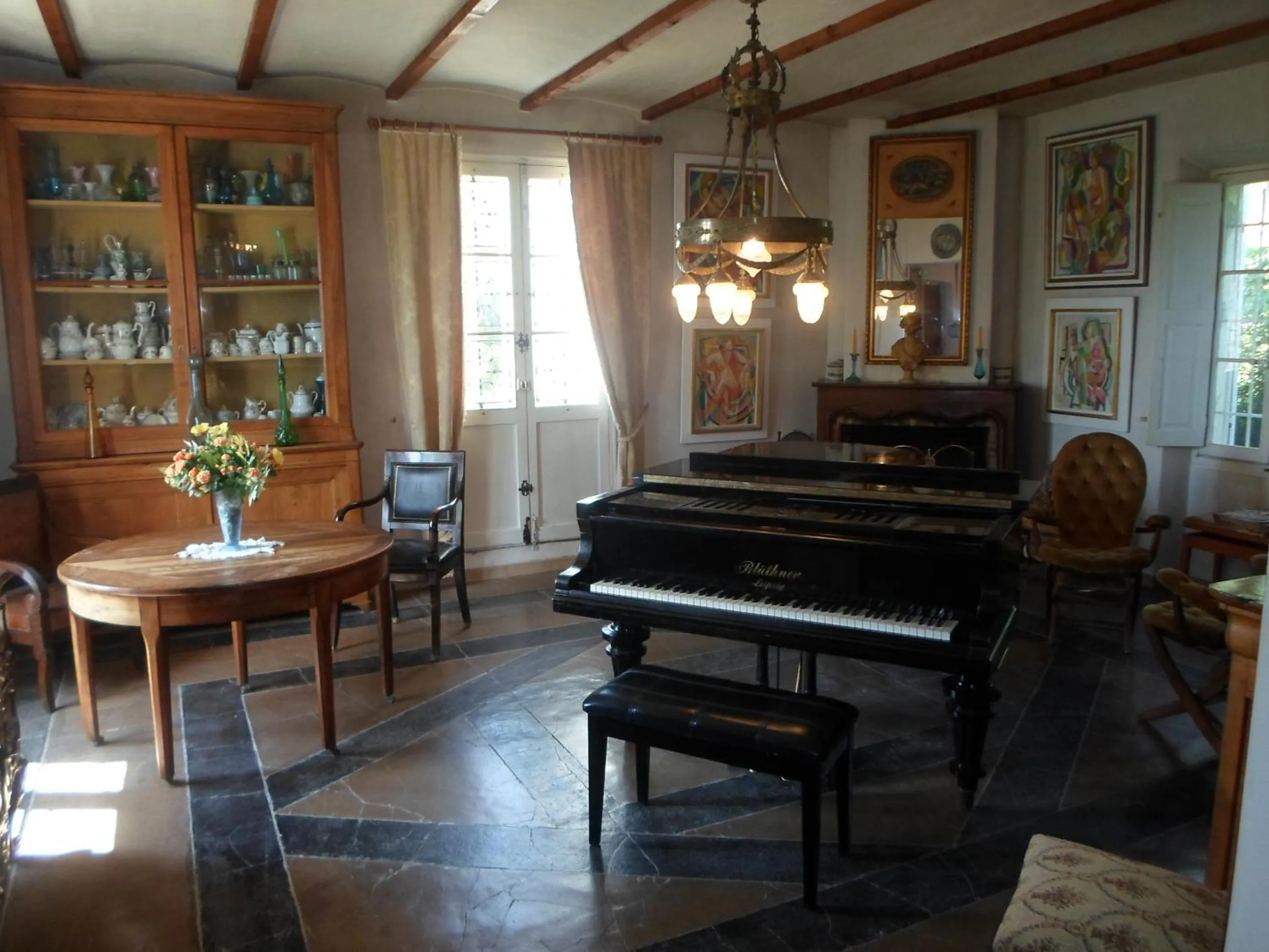 Day in Pavillon de Beauregard