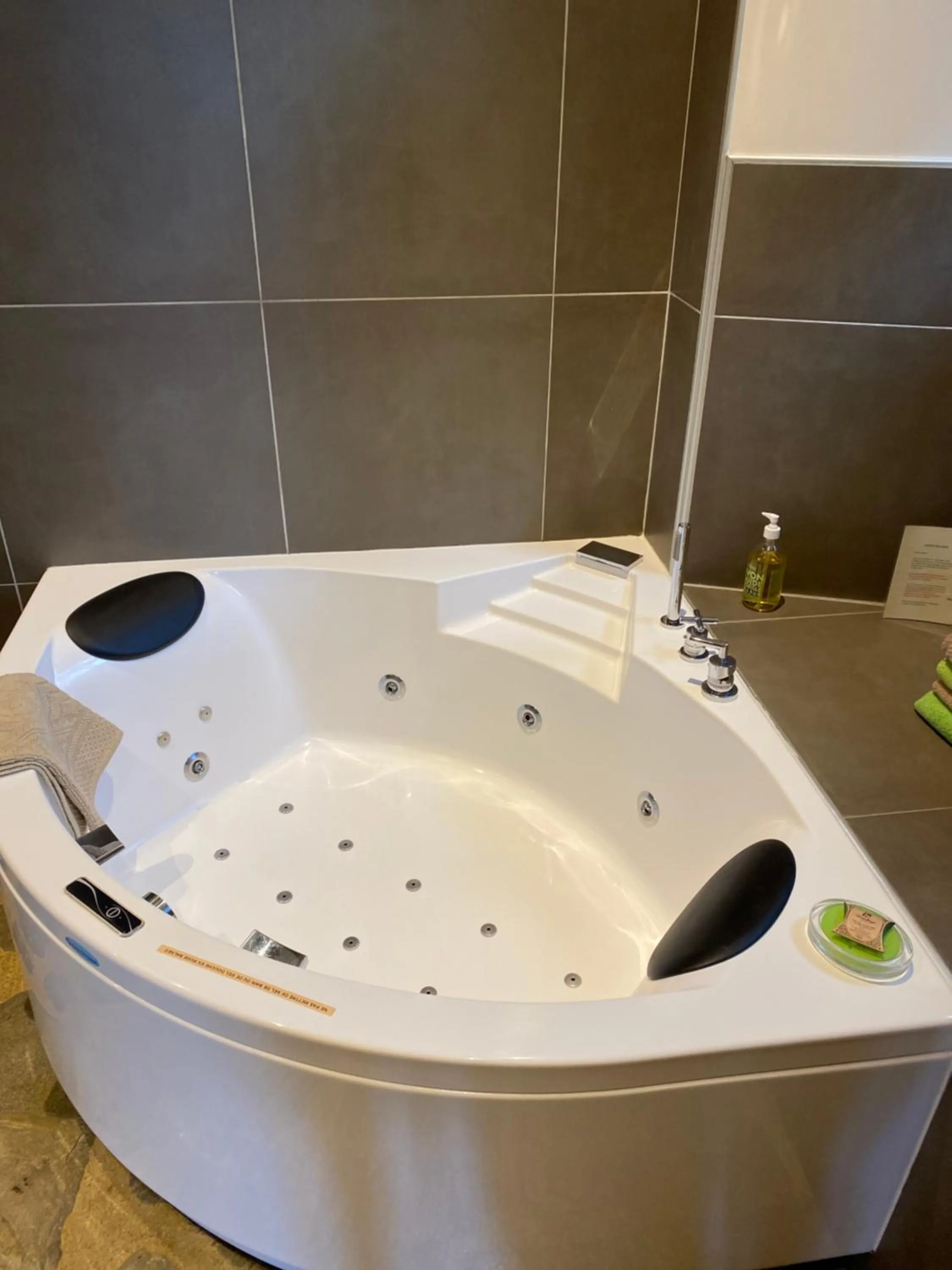 Hot Tub in Château du Puech