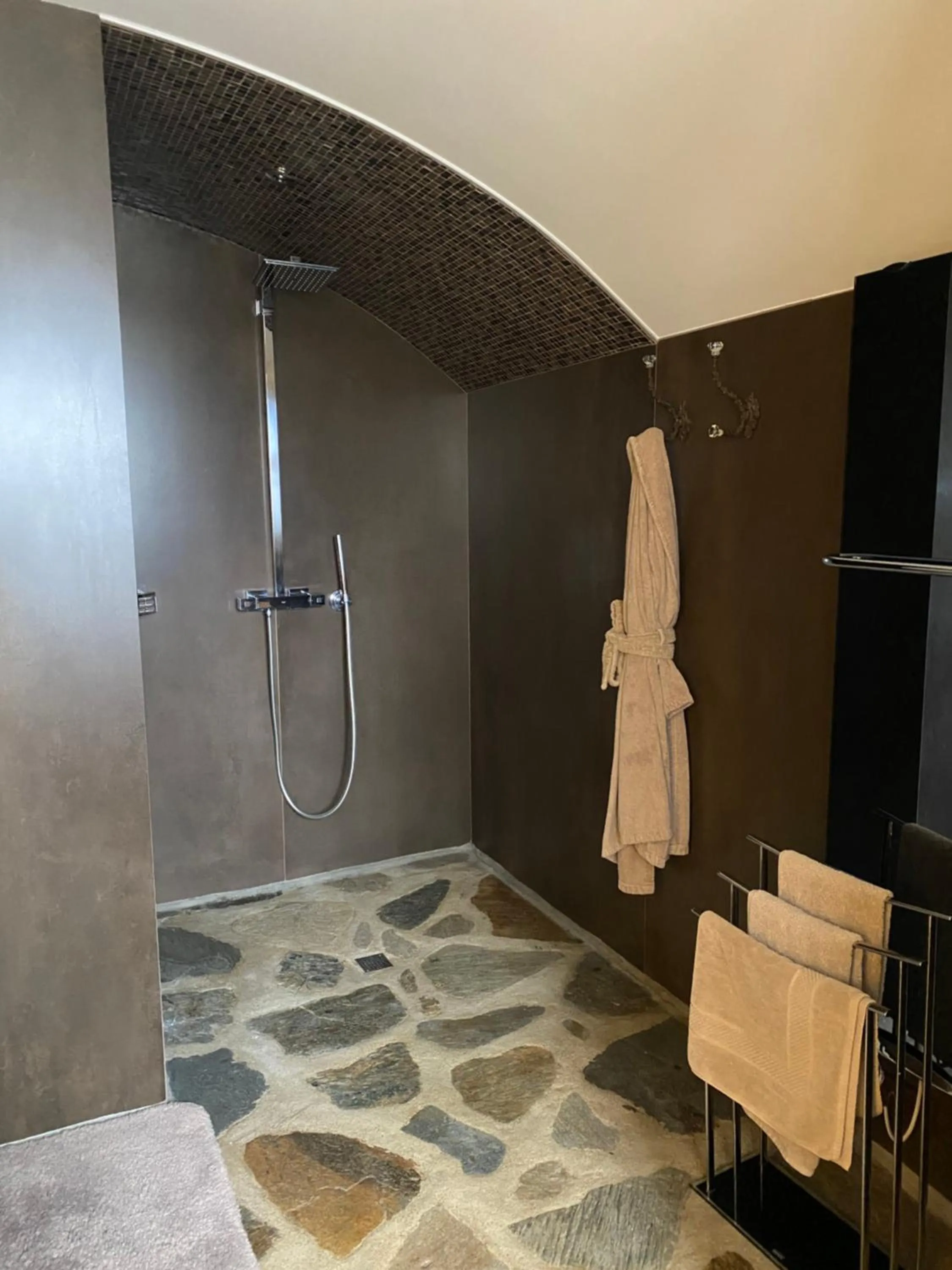 Shower in Château du Puech en Aubrac