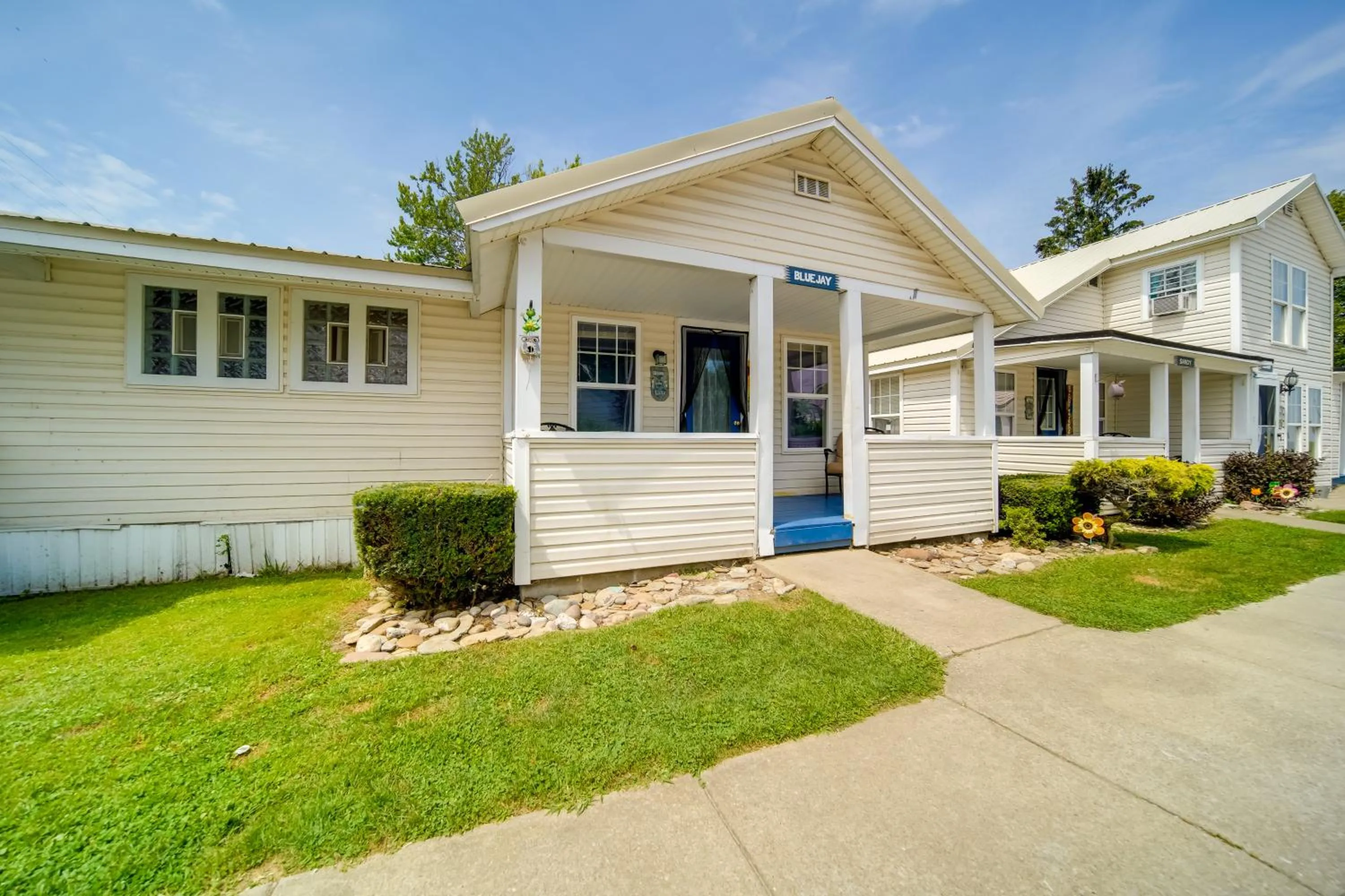 Pet-Friendly Lake Erie Cottage - Walk to the Water