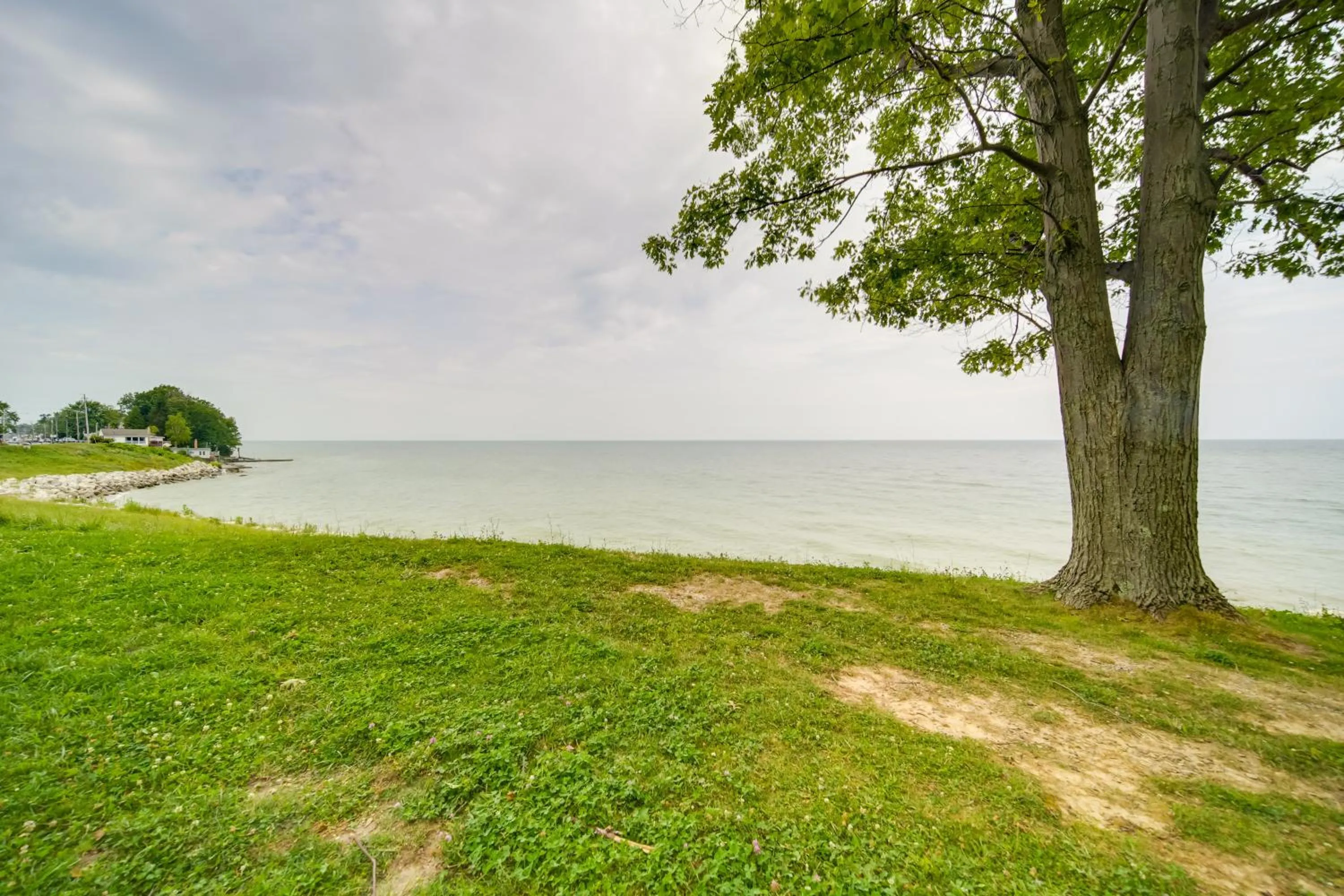 Pet-Friendly Lake Erie Cottage - Walk to the Water