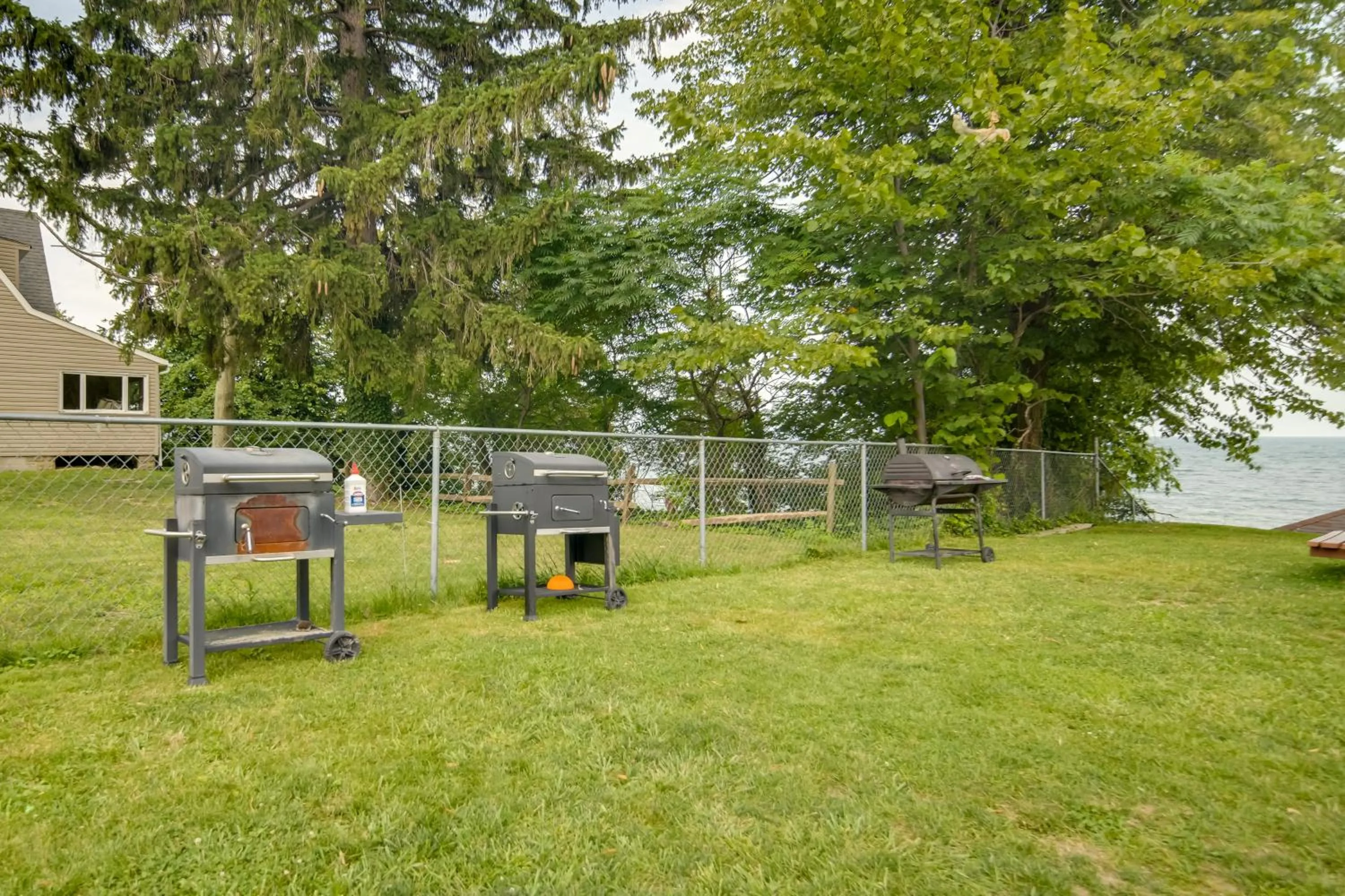 Pet-Friendly Lake Erie Cottage - Walk to the Water