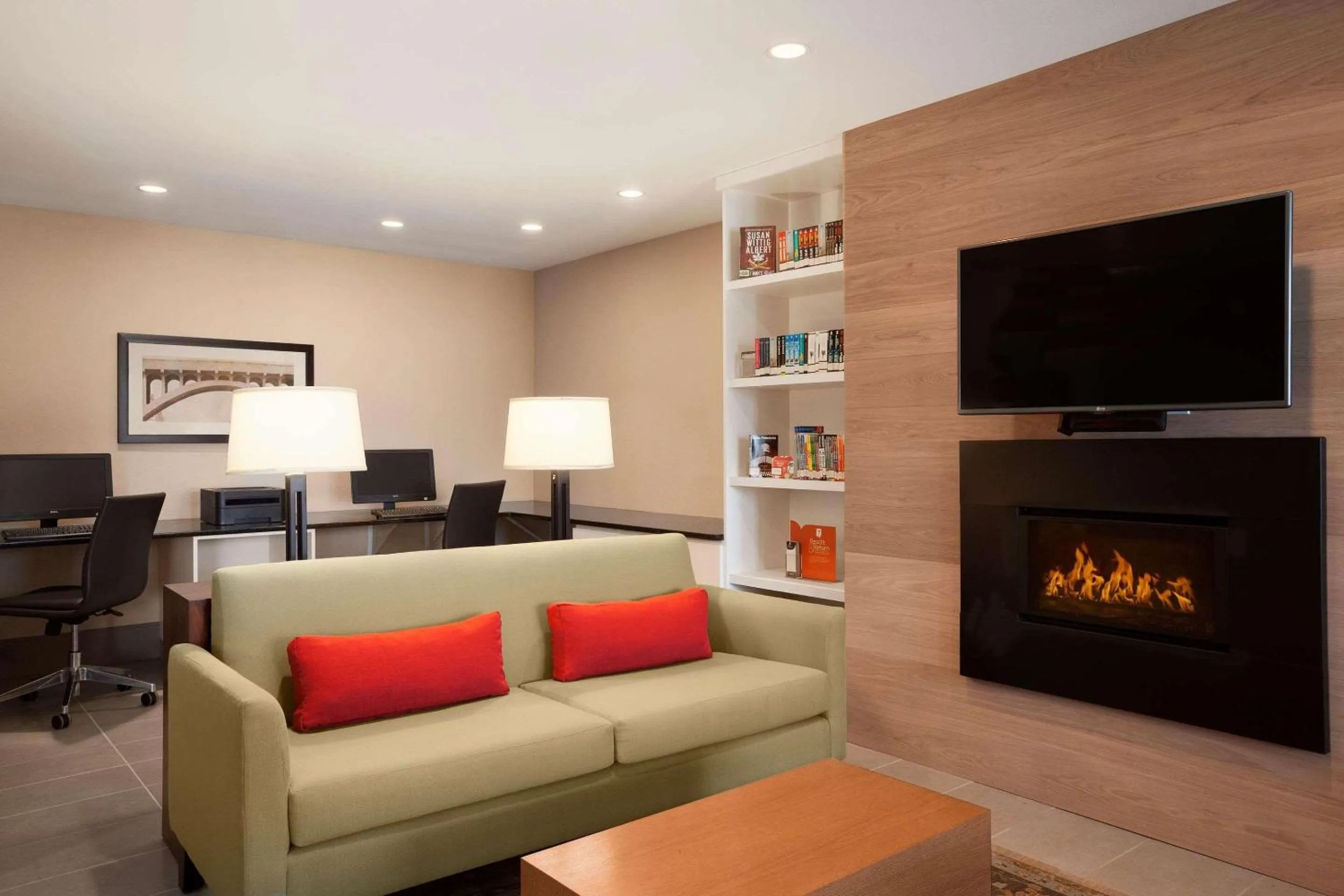 Lobby or reception in Country Inn & Suites by Radisson, Bozeman, MT