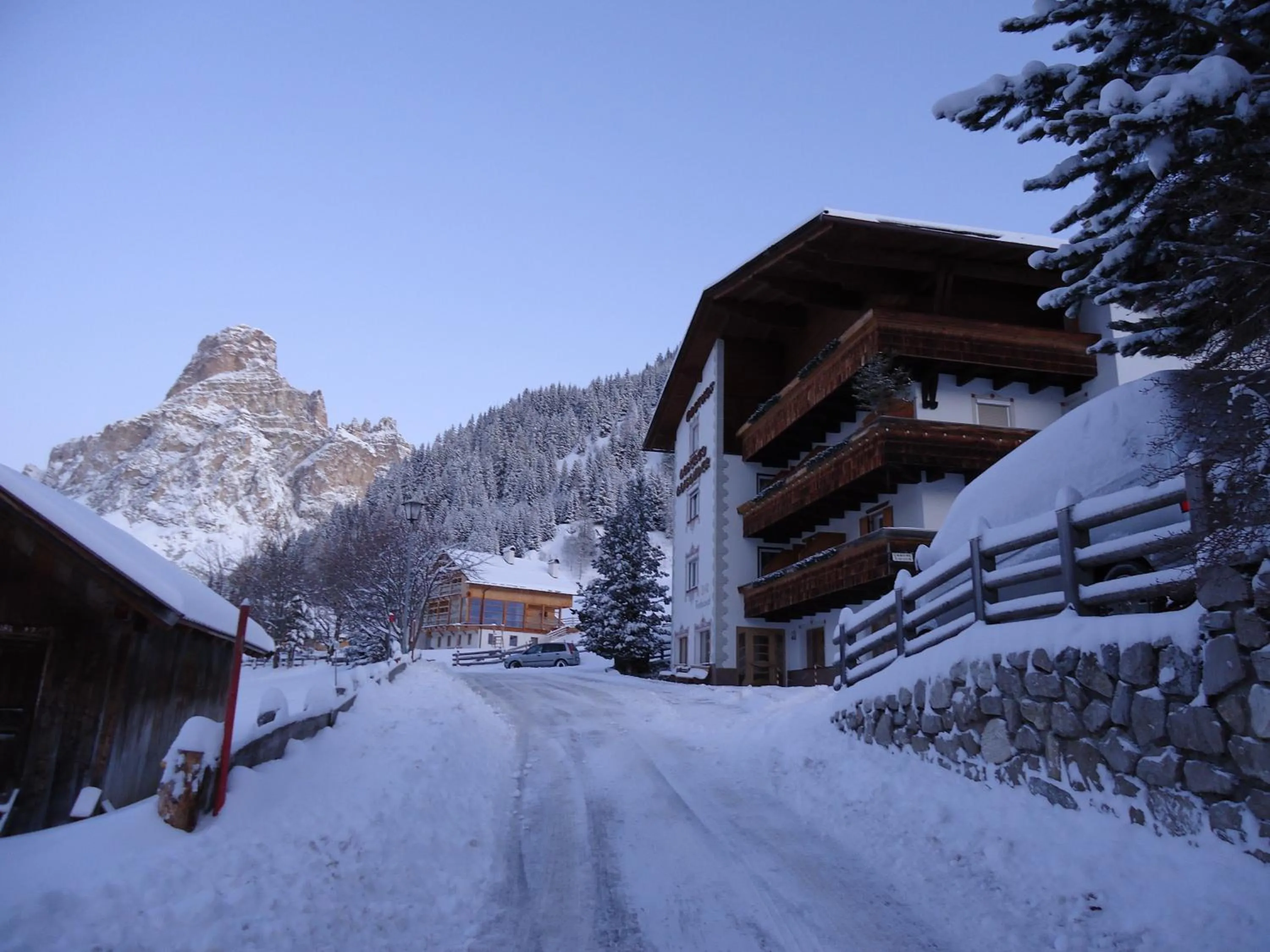 Facade/entrance in Albergo Alisander
