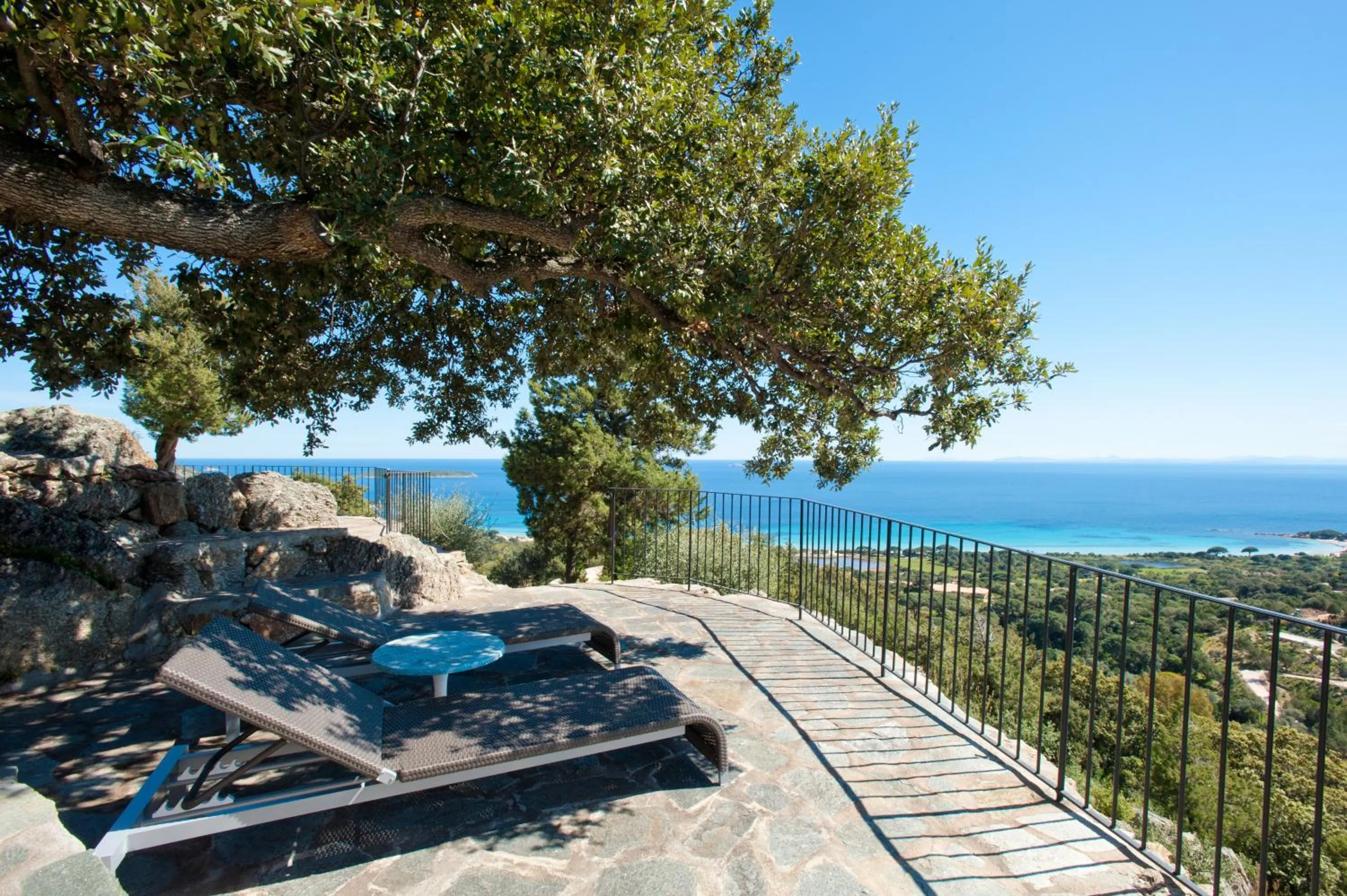 Patio in Résidence Belvedere de Palombaggia
