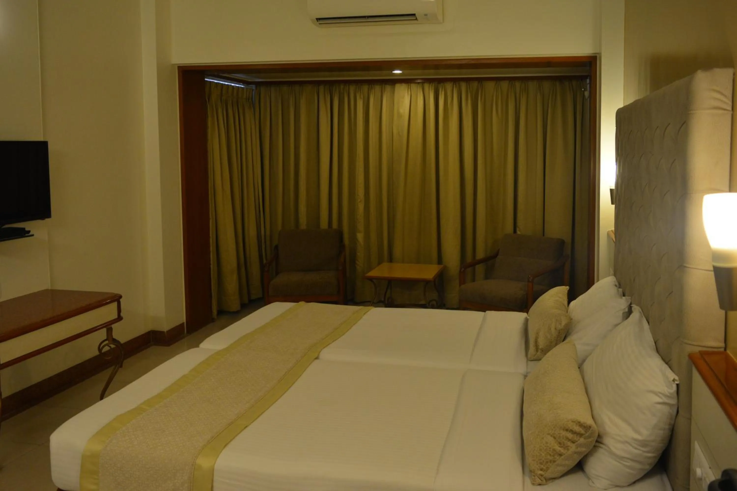 Bed in Hotel Shree Panchratna Pune