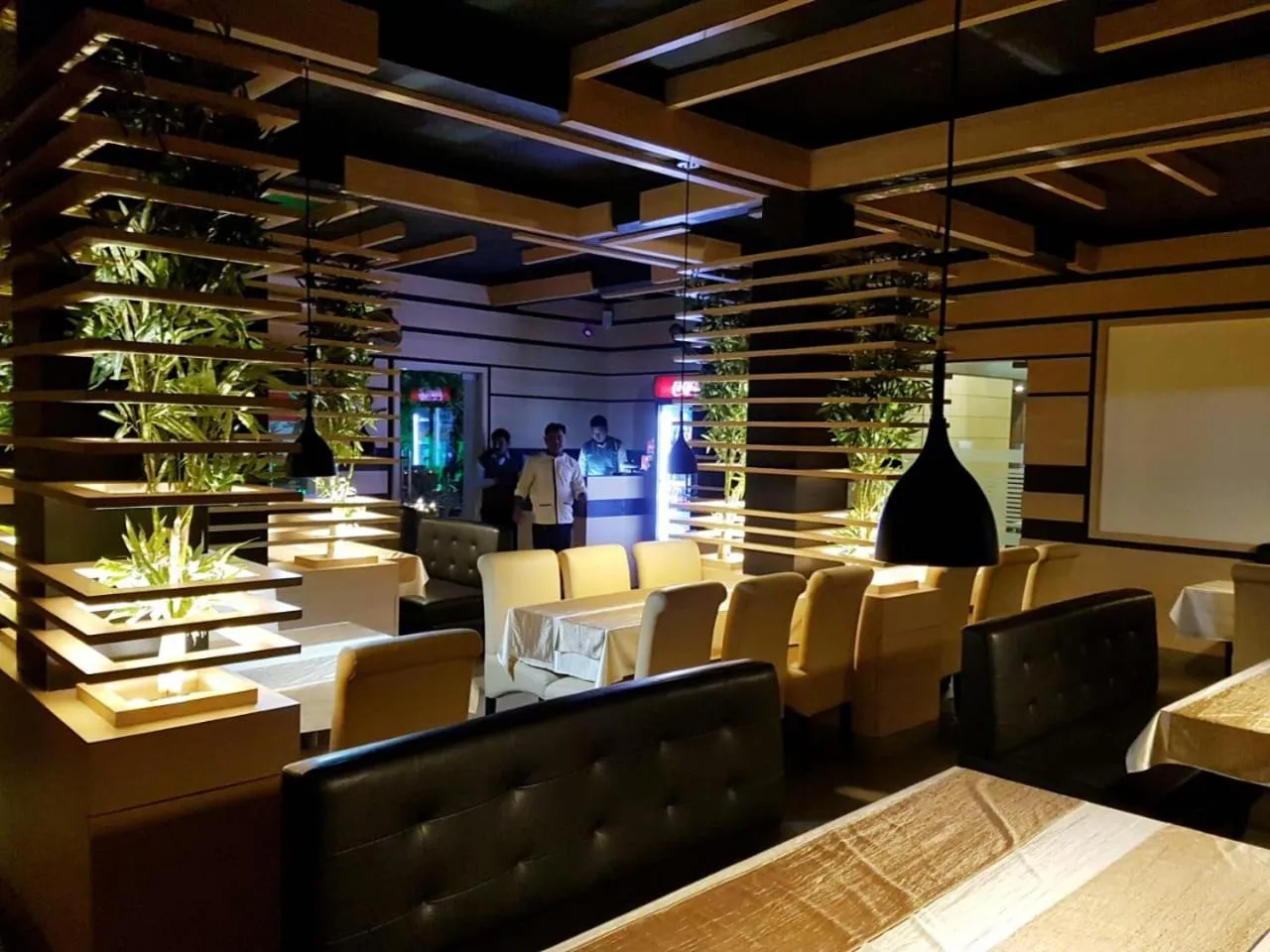 Restaurant/places to eat in Hotel Royal Bengal