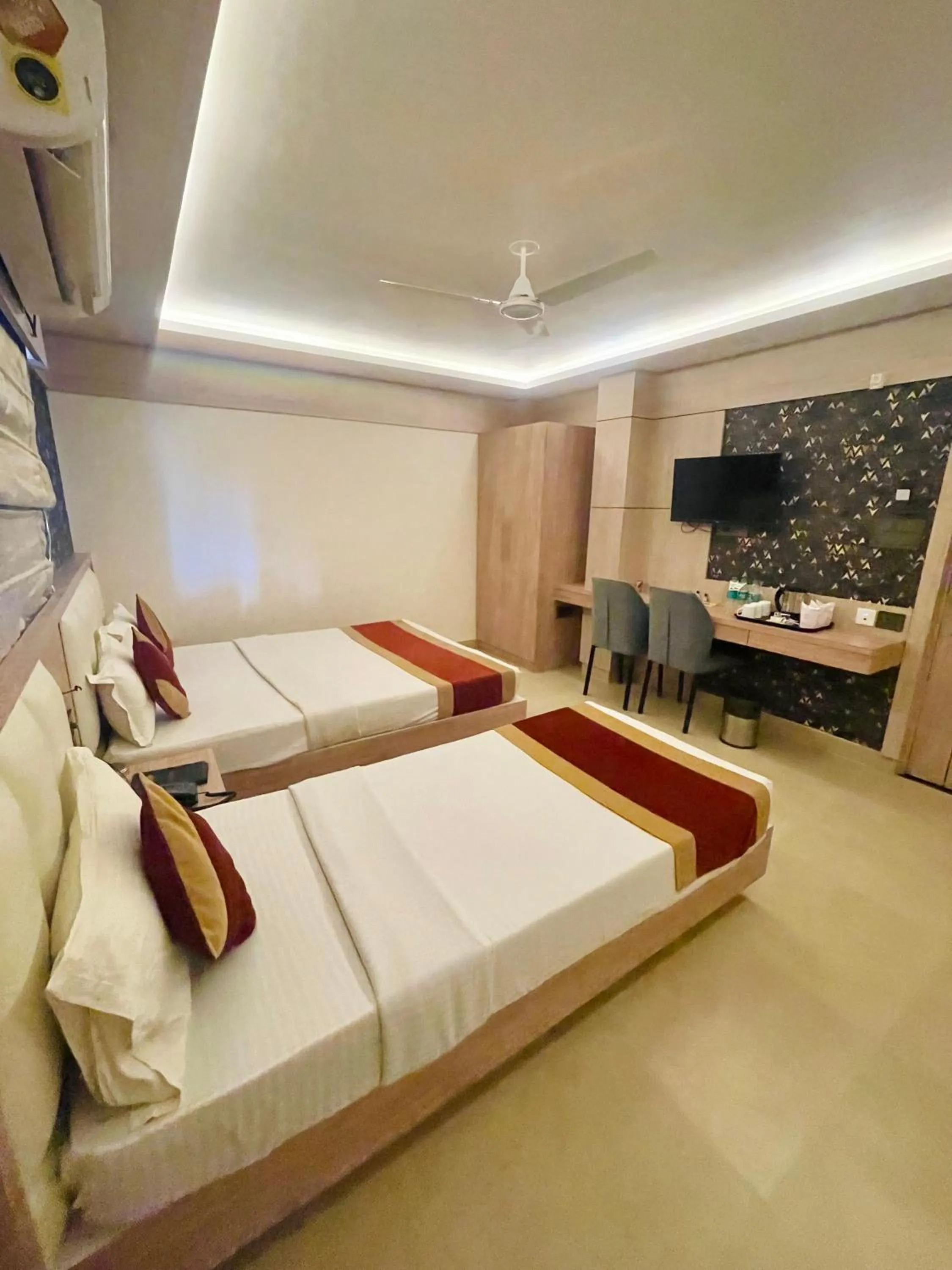 TV and multimedia in Hotel Royal Bengal