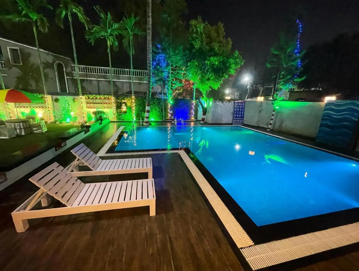 Swimming pool in Hotel Royal Bengal