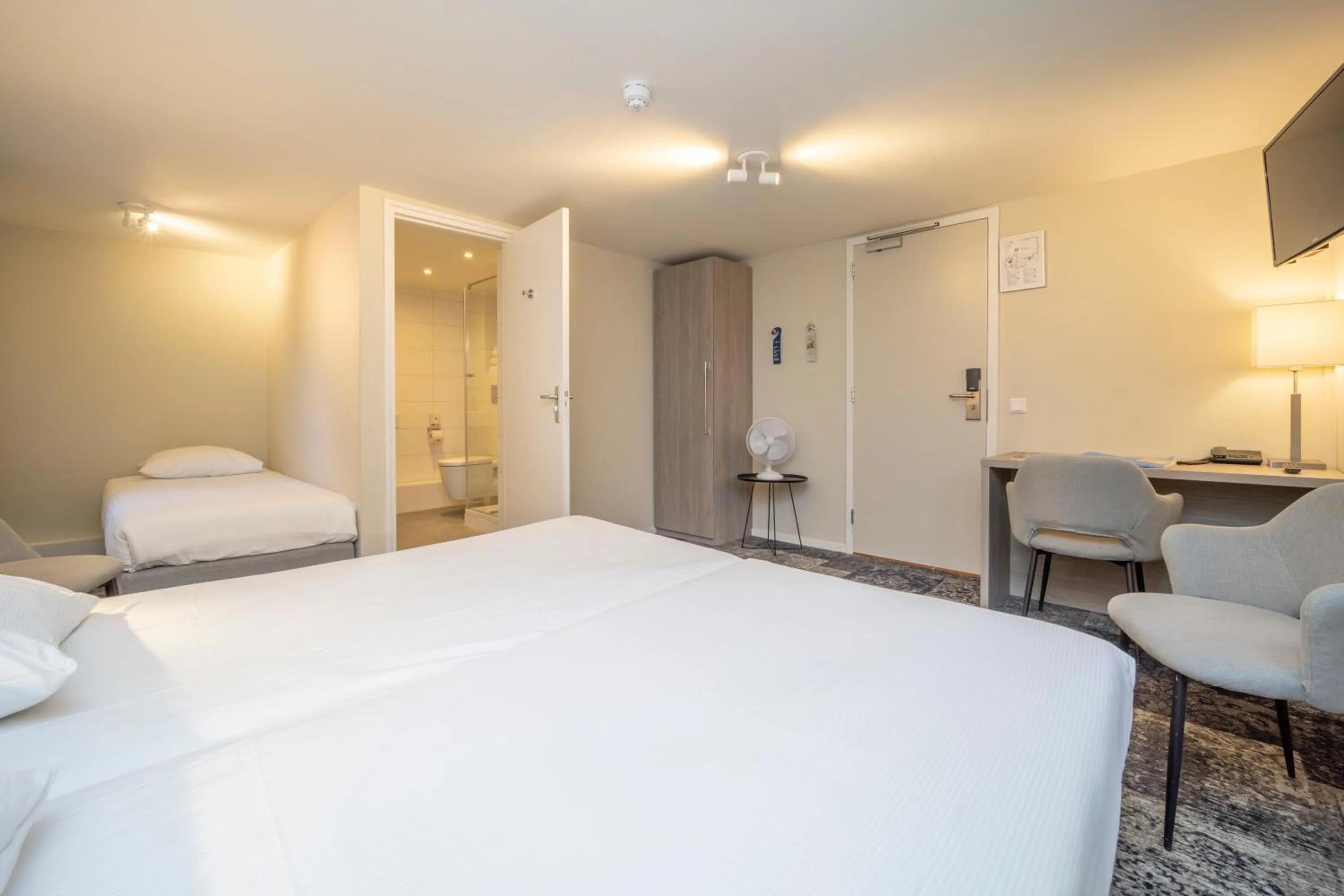 Bedroom, Bed in Fletcher Hotel Valkenburg