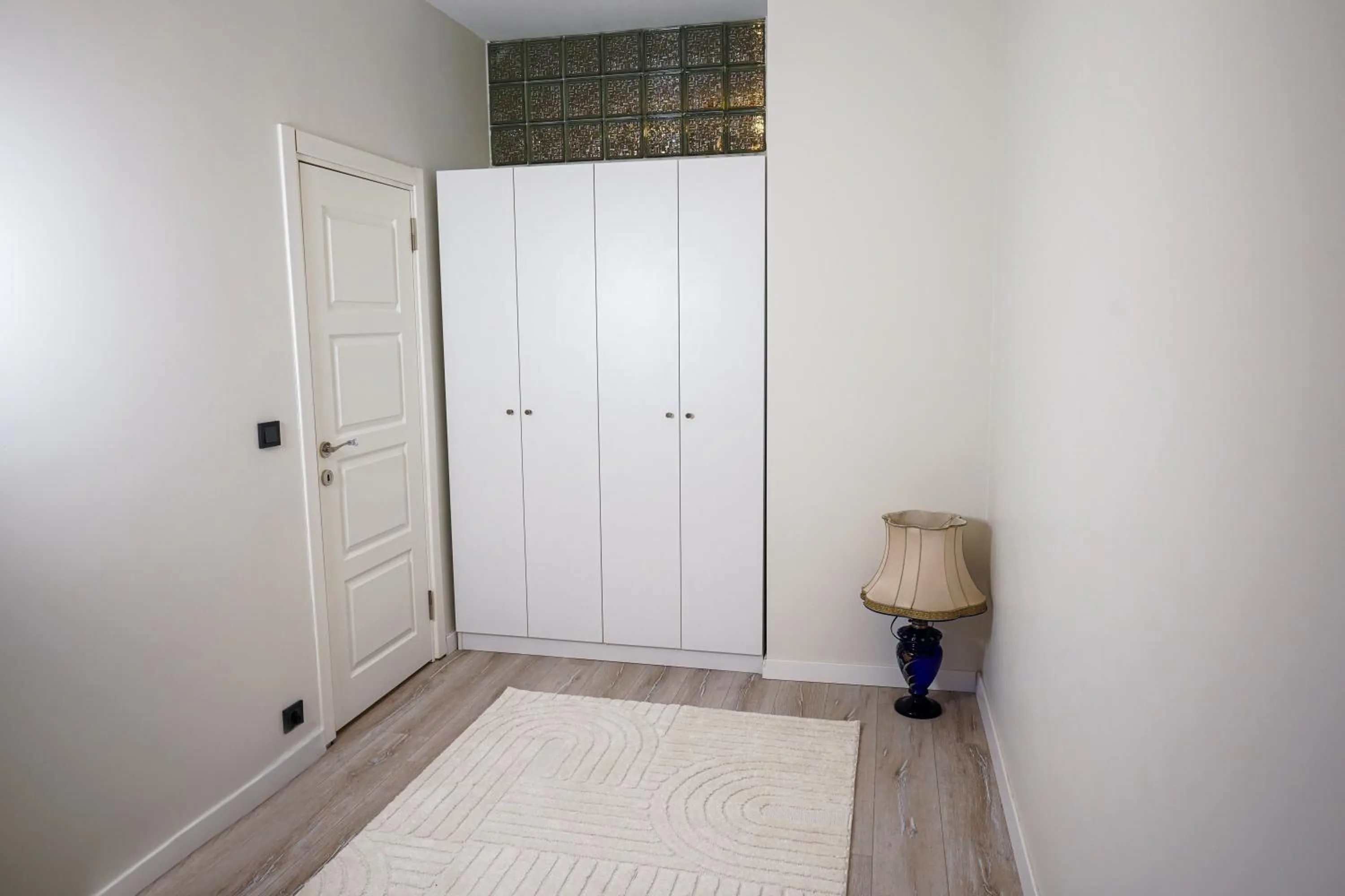 wardrobe, Bed in Merkuri apartments