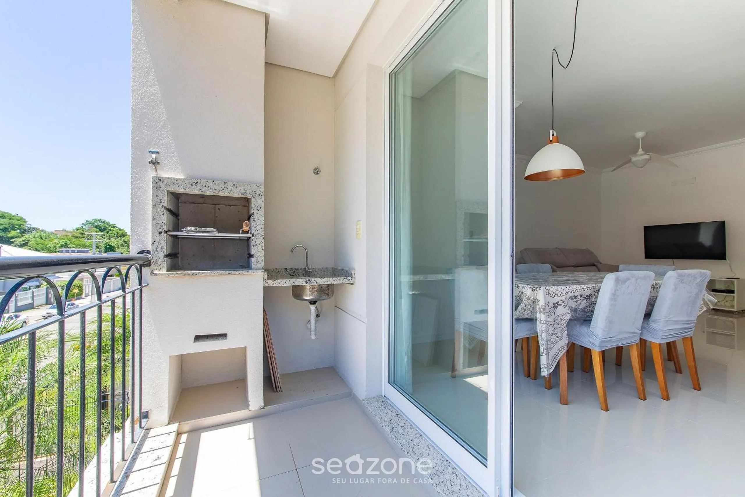 Balcony/Terrace in Lindo apto com churrrasqueira em Floripa IBE104