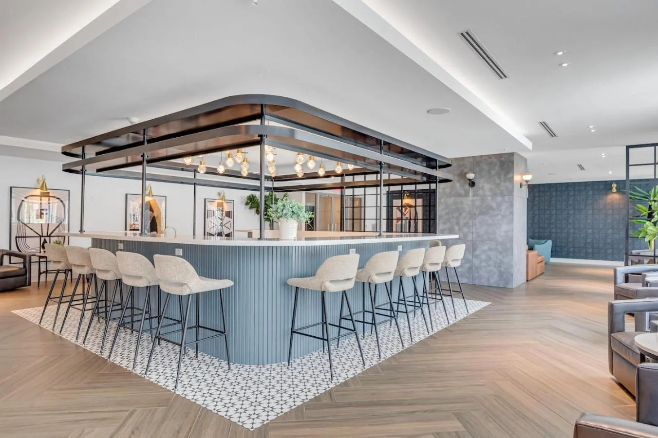 Beautiful Property with King Bed & Free Parking