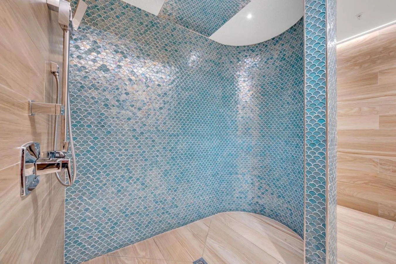 Spa and wellness centre/facilities in Beautiful Unit with Amazing View & Free Parking