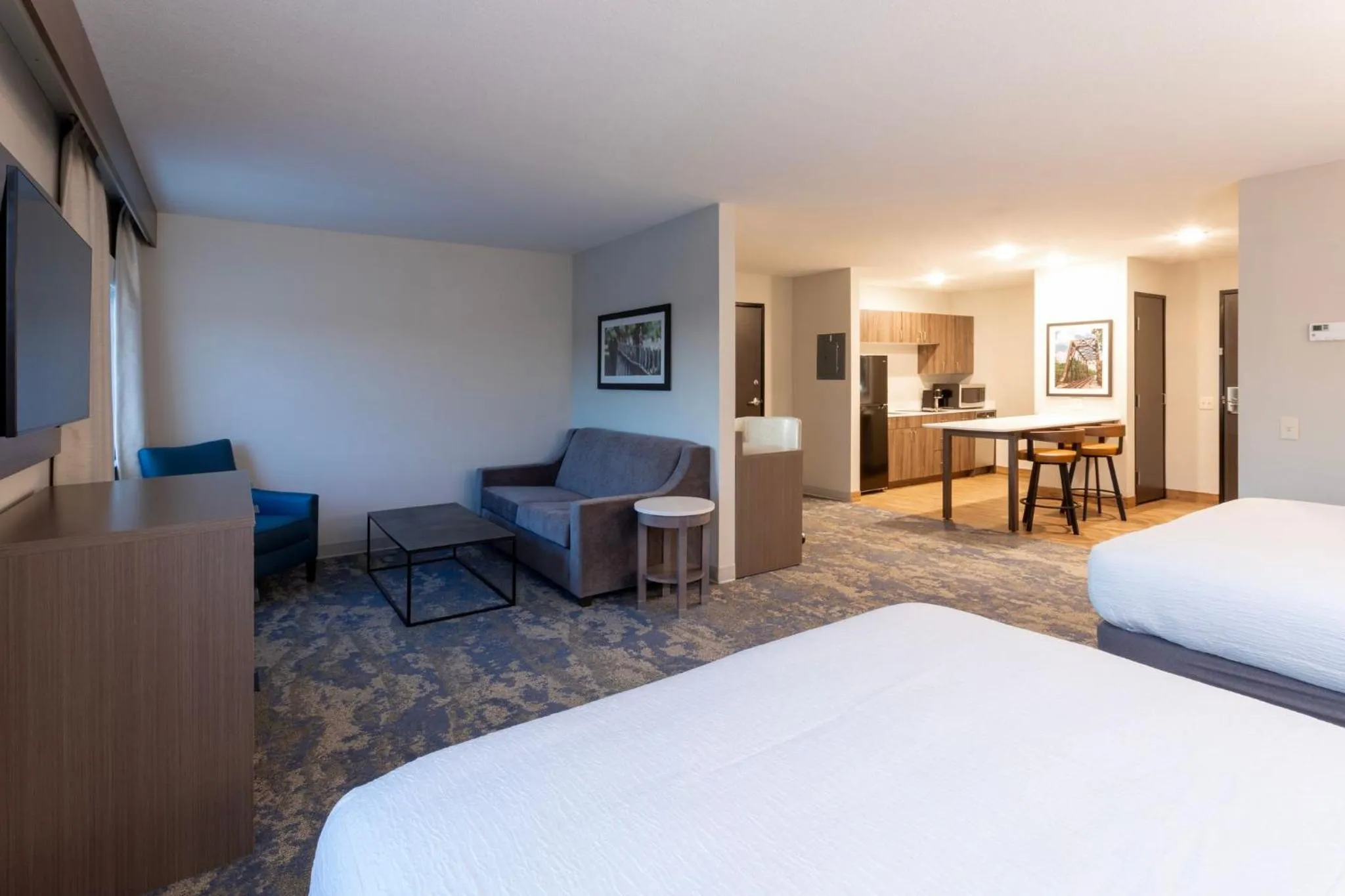 Bed in GrandStay Hotel & Suites Algona