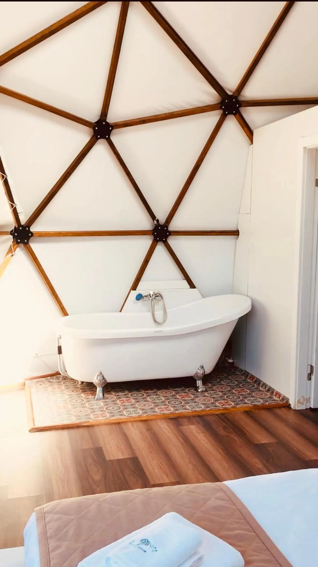 Phalesia Glamping Otel