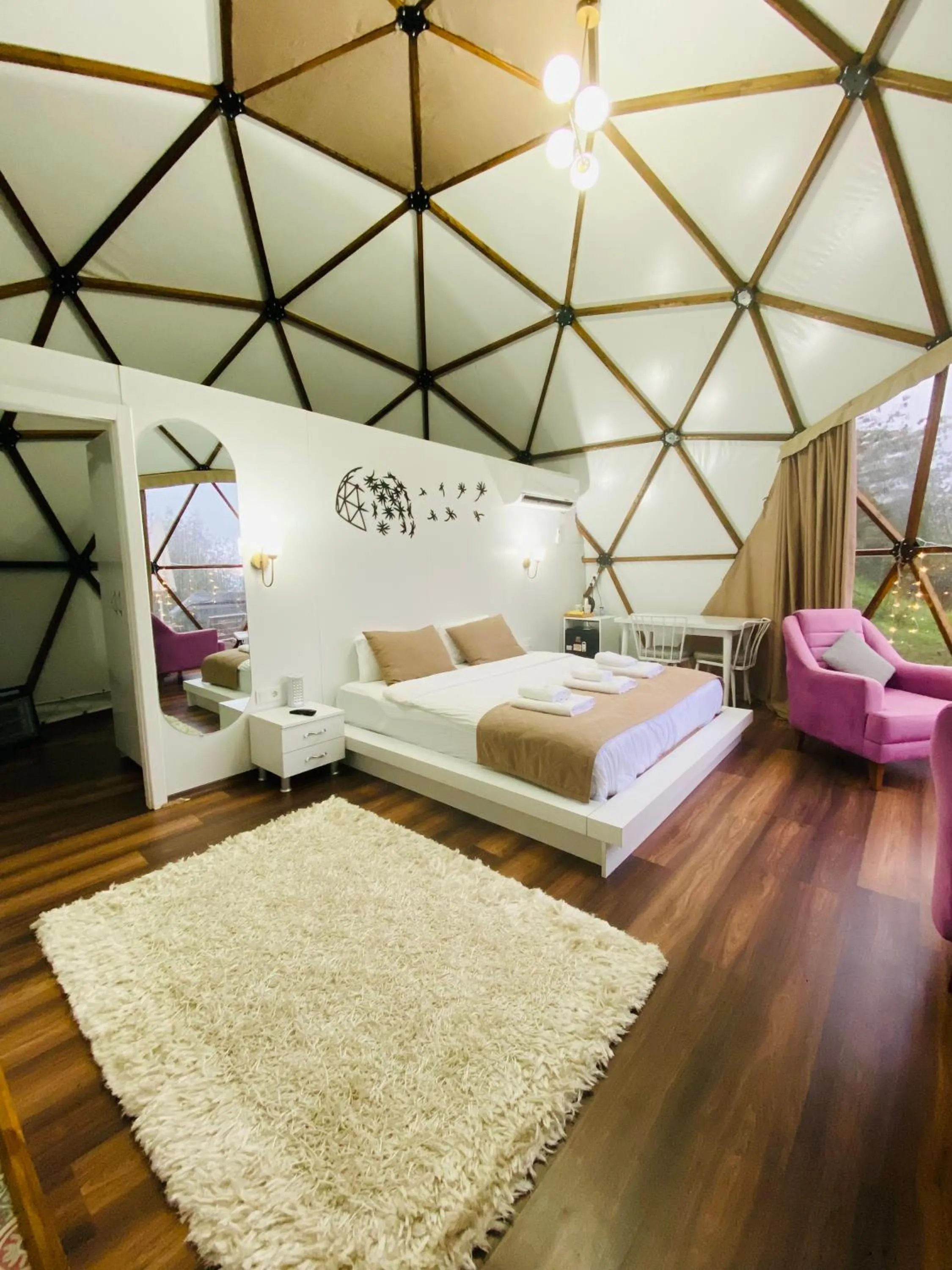 Phalesia Glamping Otel