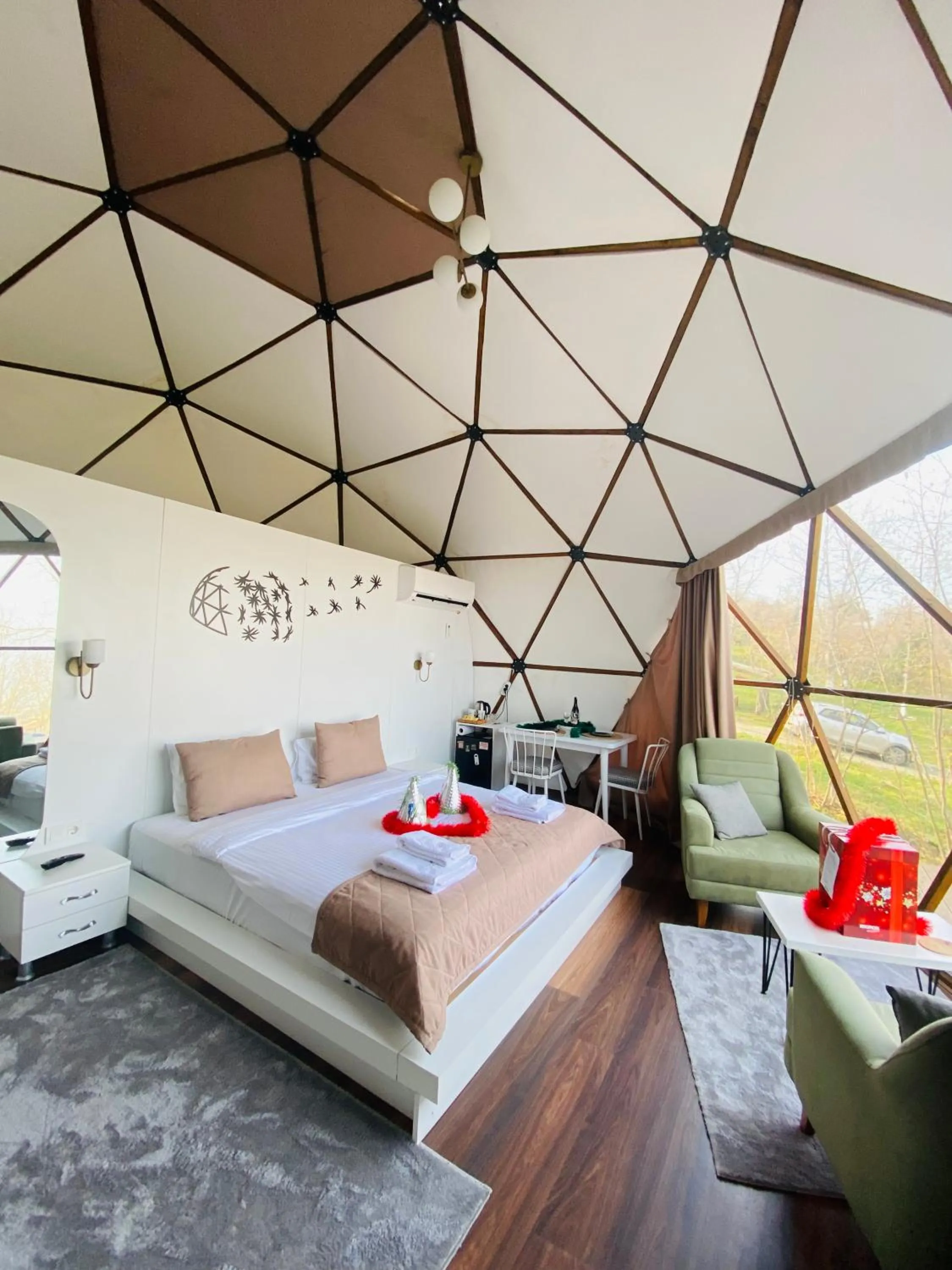 Phalesia Glamping Otel