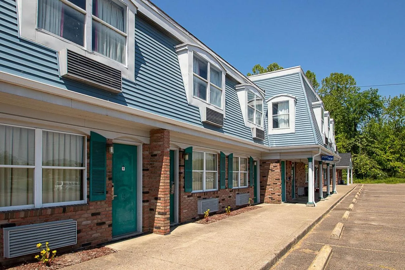 Property building in Country Squire inn and suites