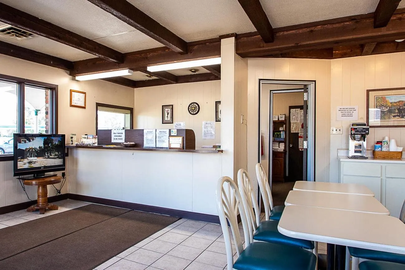 Lobby or reception in Country Squire inn and suites