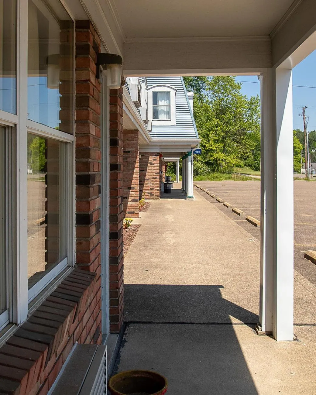 Property building in Country Squire inn and suites