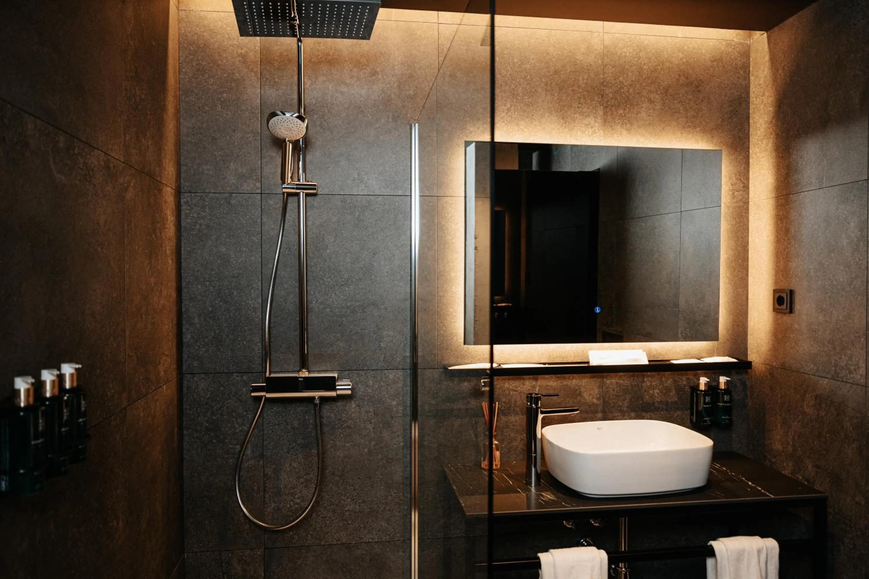 Shower in Hotel Luruna Palacio Larrinaga