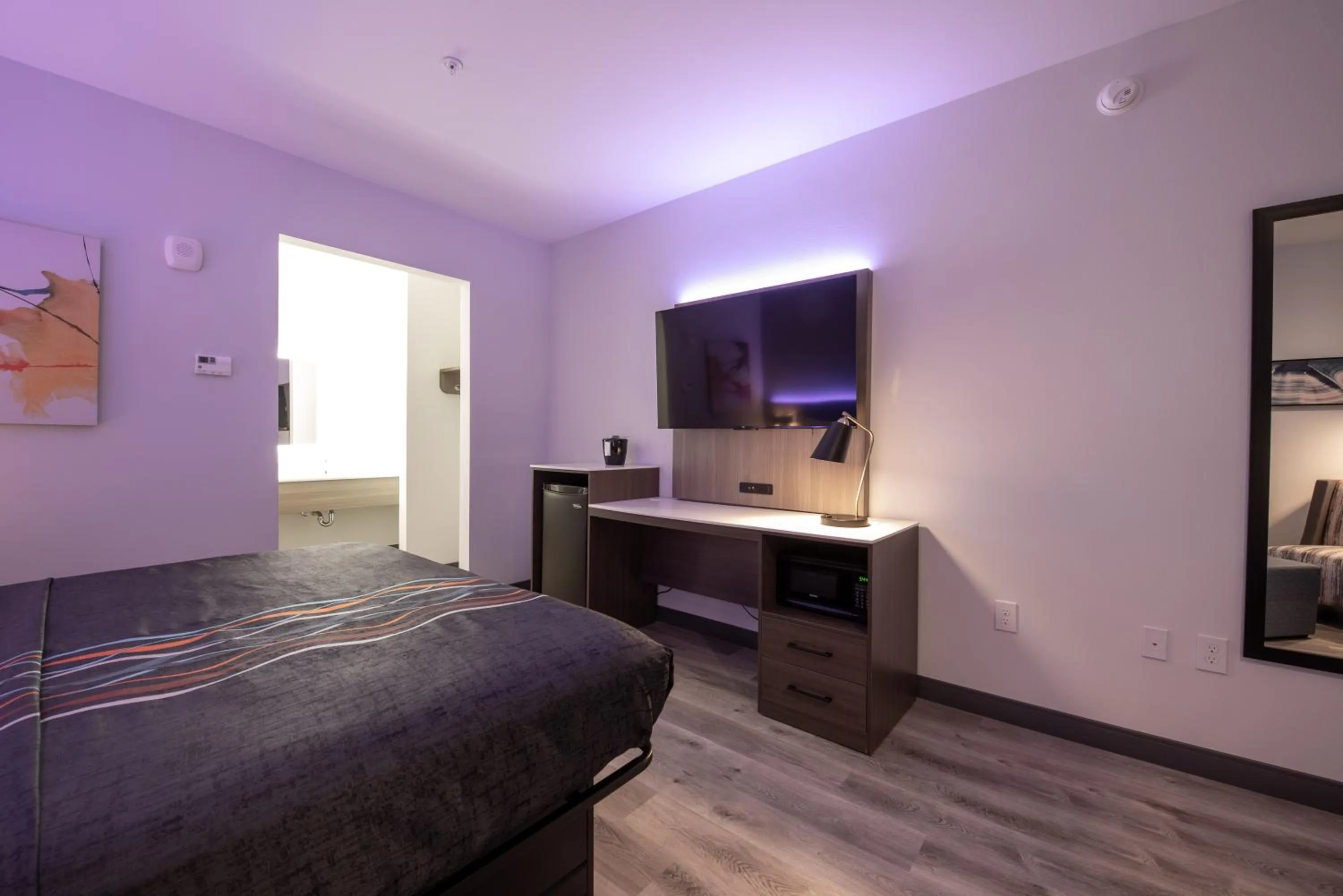 Bed in Express Inn & Suites