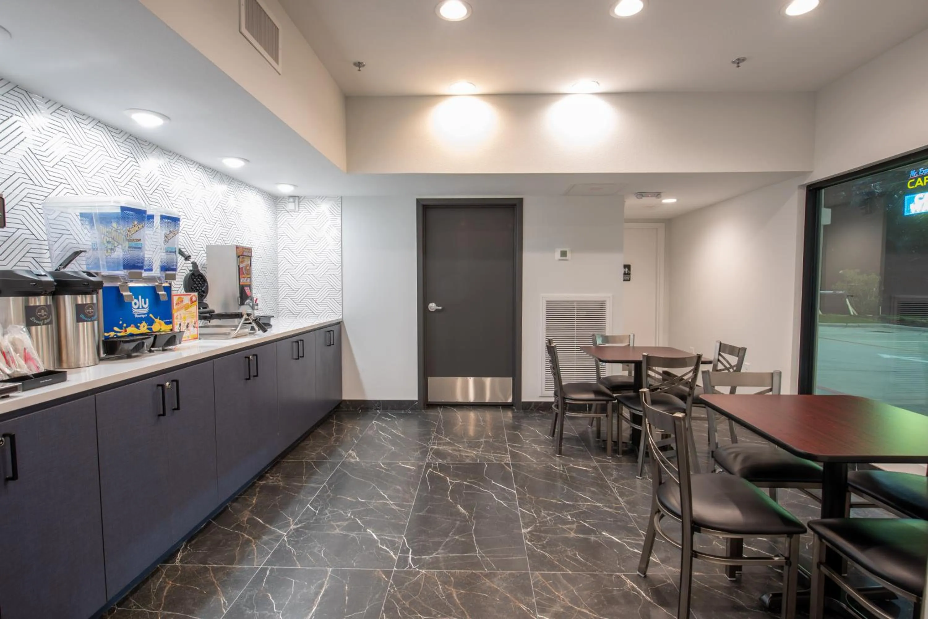 Express Inn & Suites