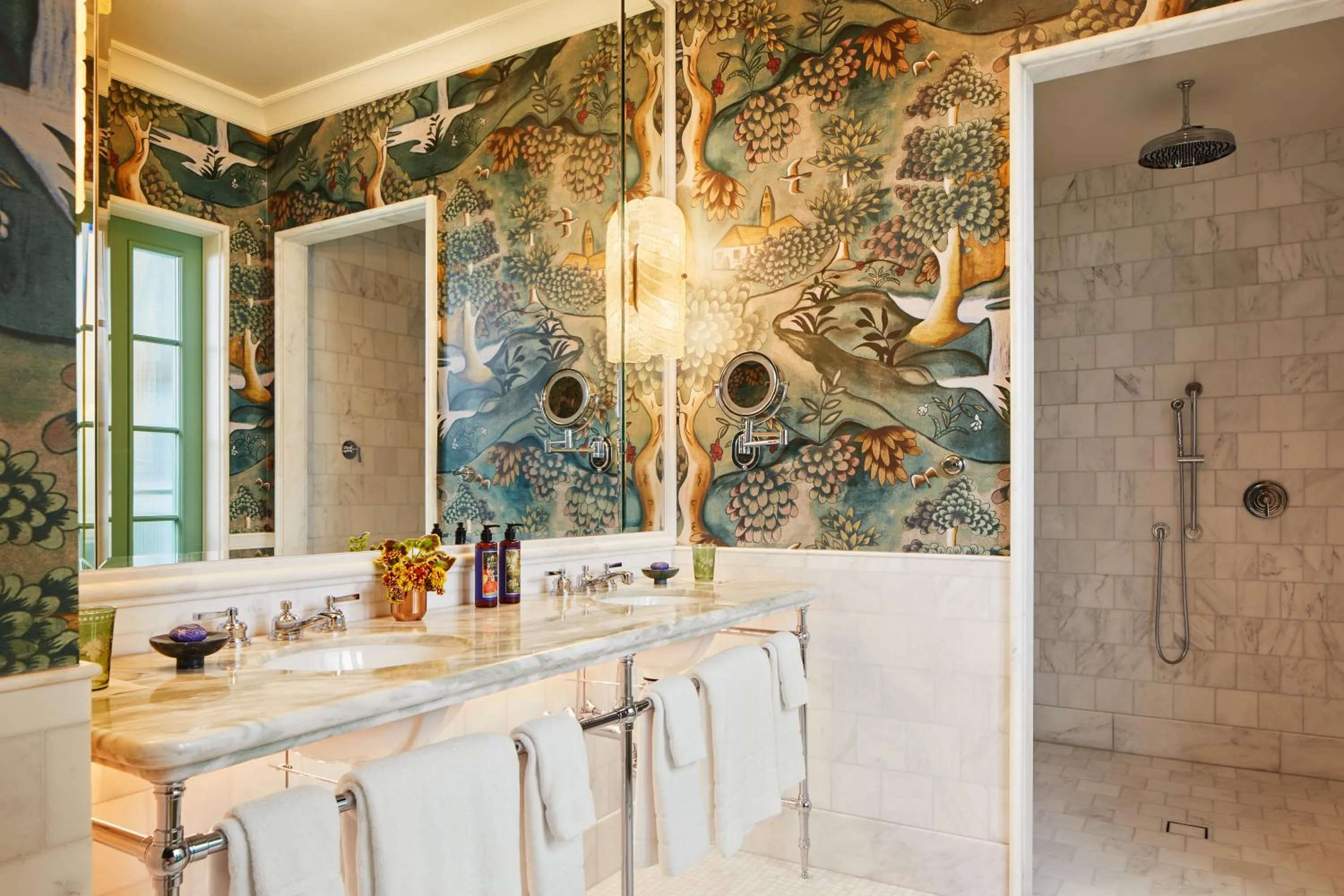 Shower in The Fifth Avenue Hotel